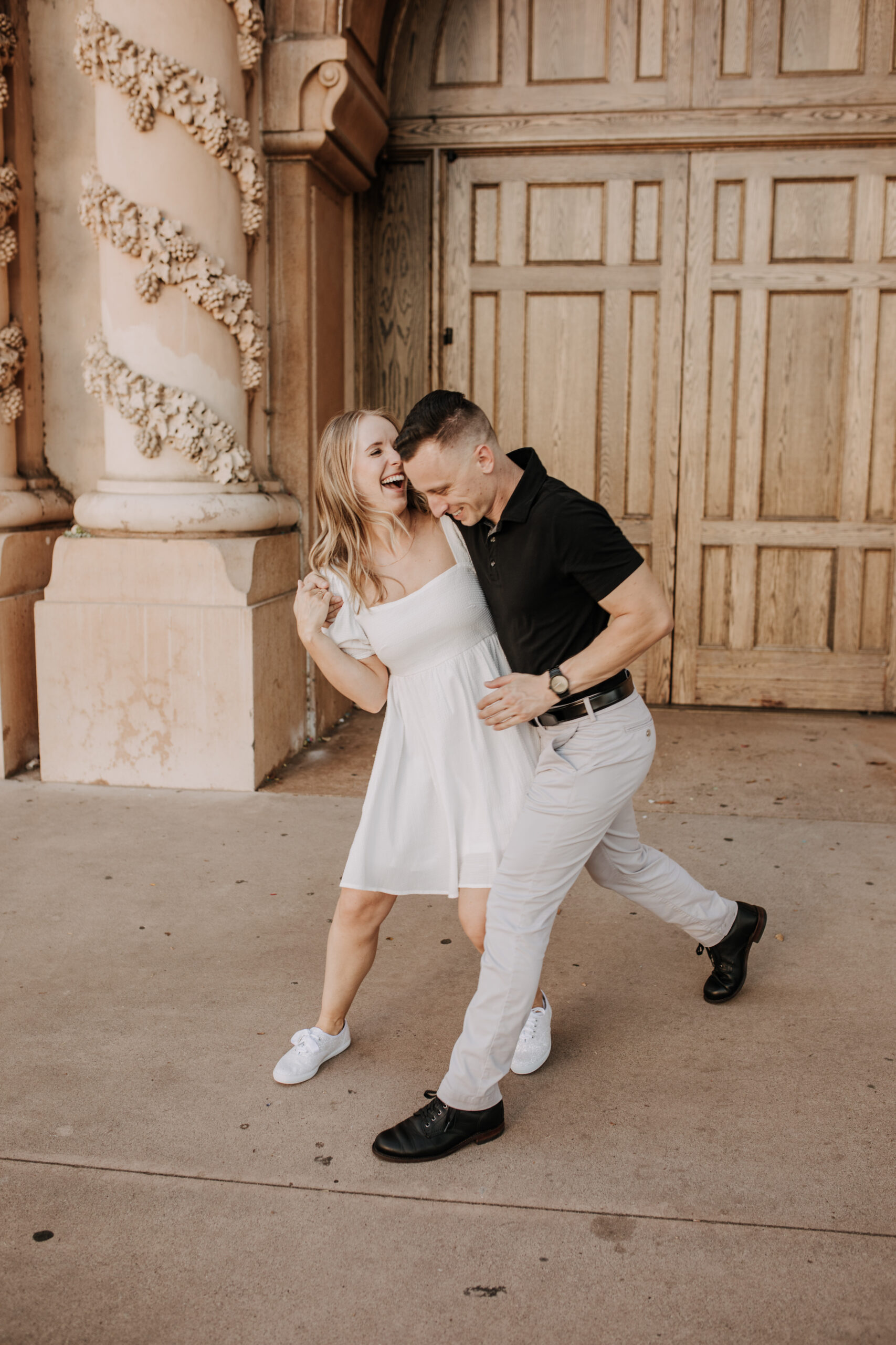 couples phots couple sessin engagement photos san Diego couples photographer san Diego engagement photographer San Diego wedding photographer Balboa park museum photos engagement inspo San Diego lifestyle photographer Sabrina Kinsella love marriage engagement