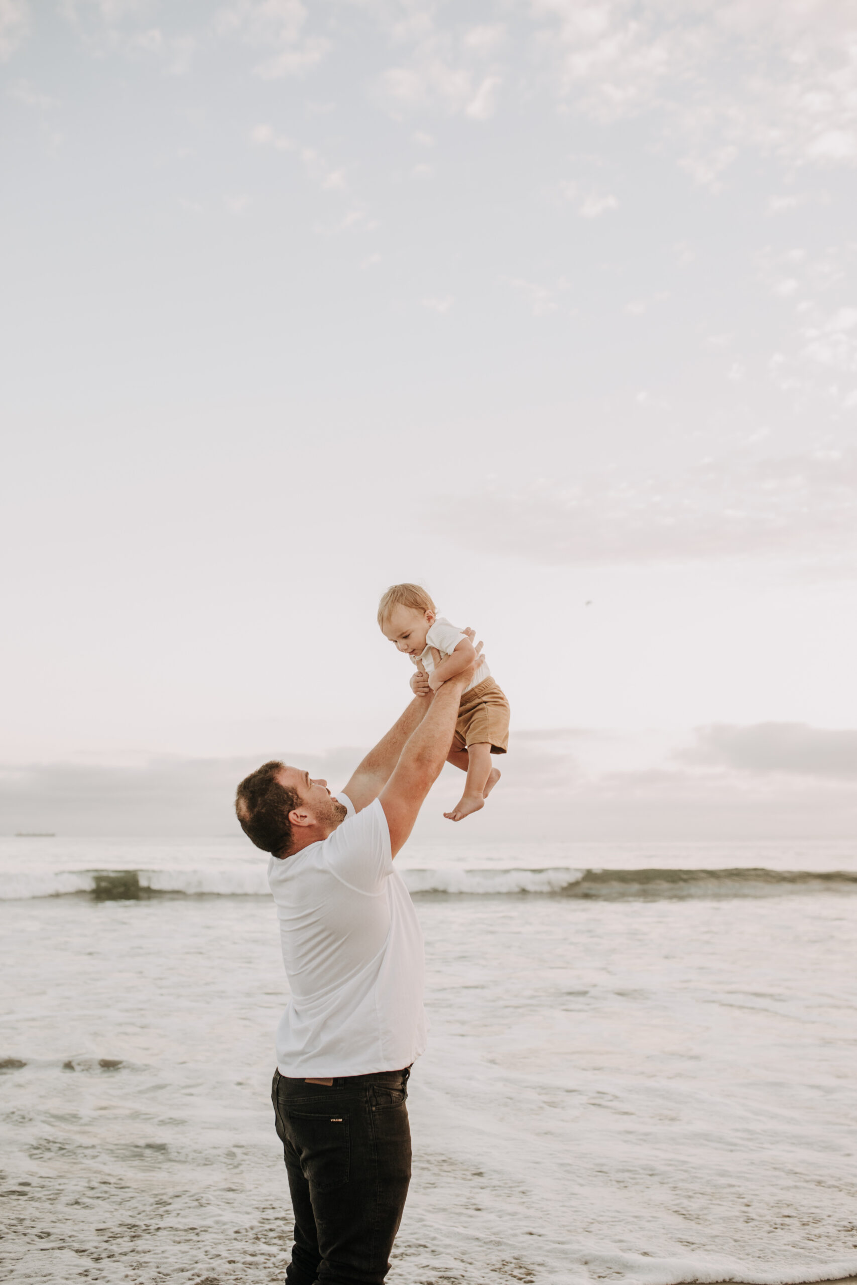 beach family photos outdoor family photos beach golden hour sunset photos San Diego family photographer Sabrina kinsella sabrinalynnphoto