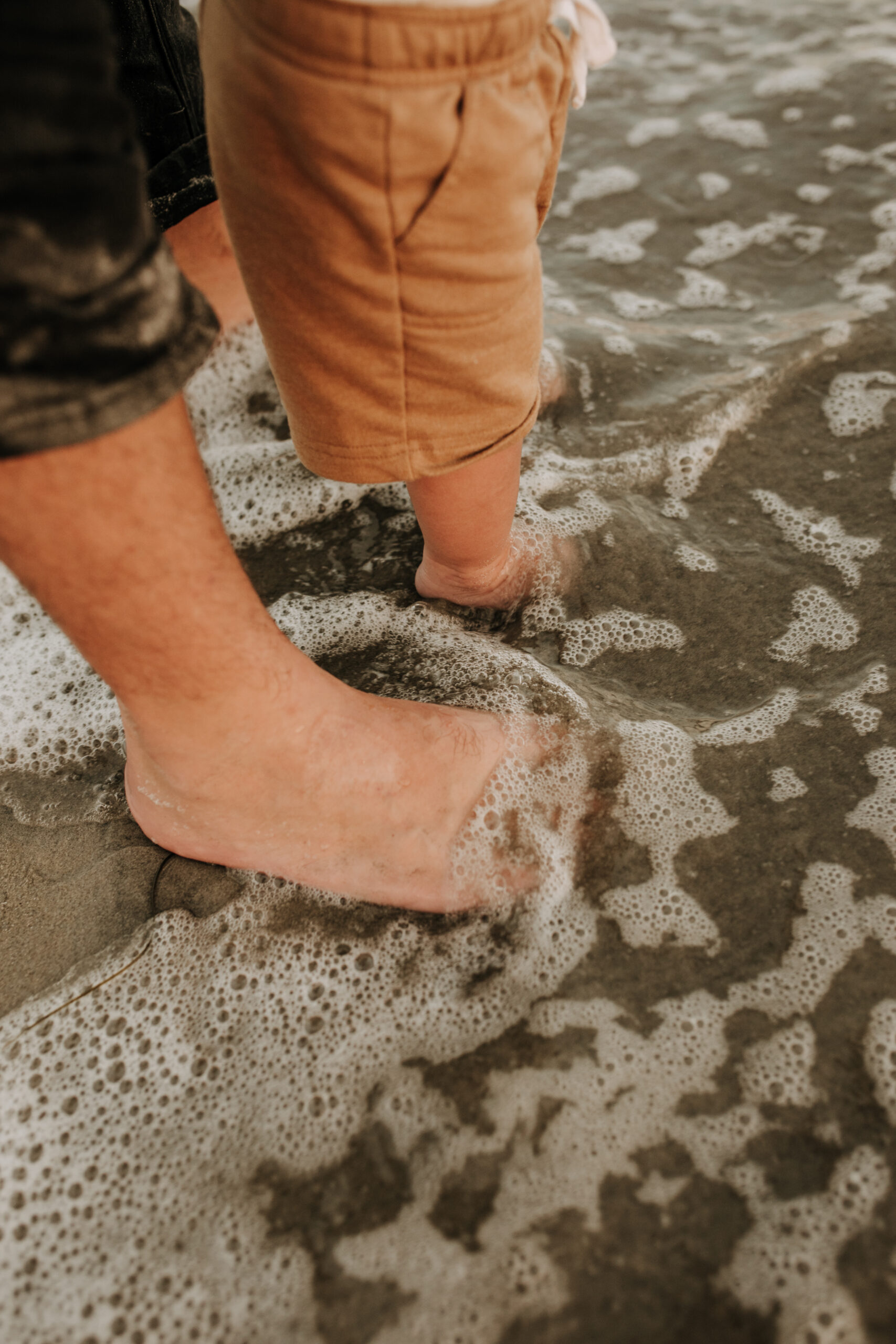 beach family photos outdoor family photos beach golden hour sunset photos San Diego family photographer Sabrina kinsella sabrinalynnphoto