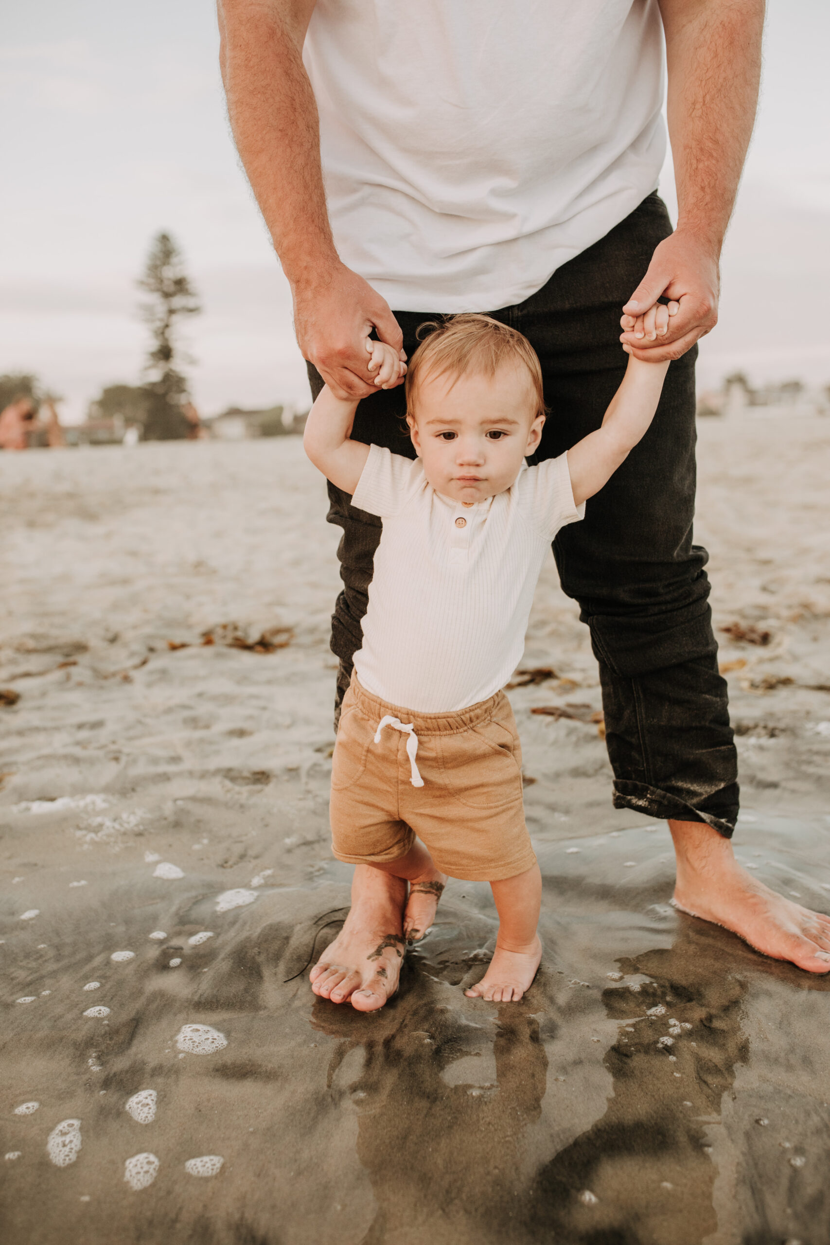 beach family photos outdoor family photos beach golden hour sunset photos San Diego family photographer Sabrina kinsella sabrinalynnphoto