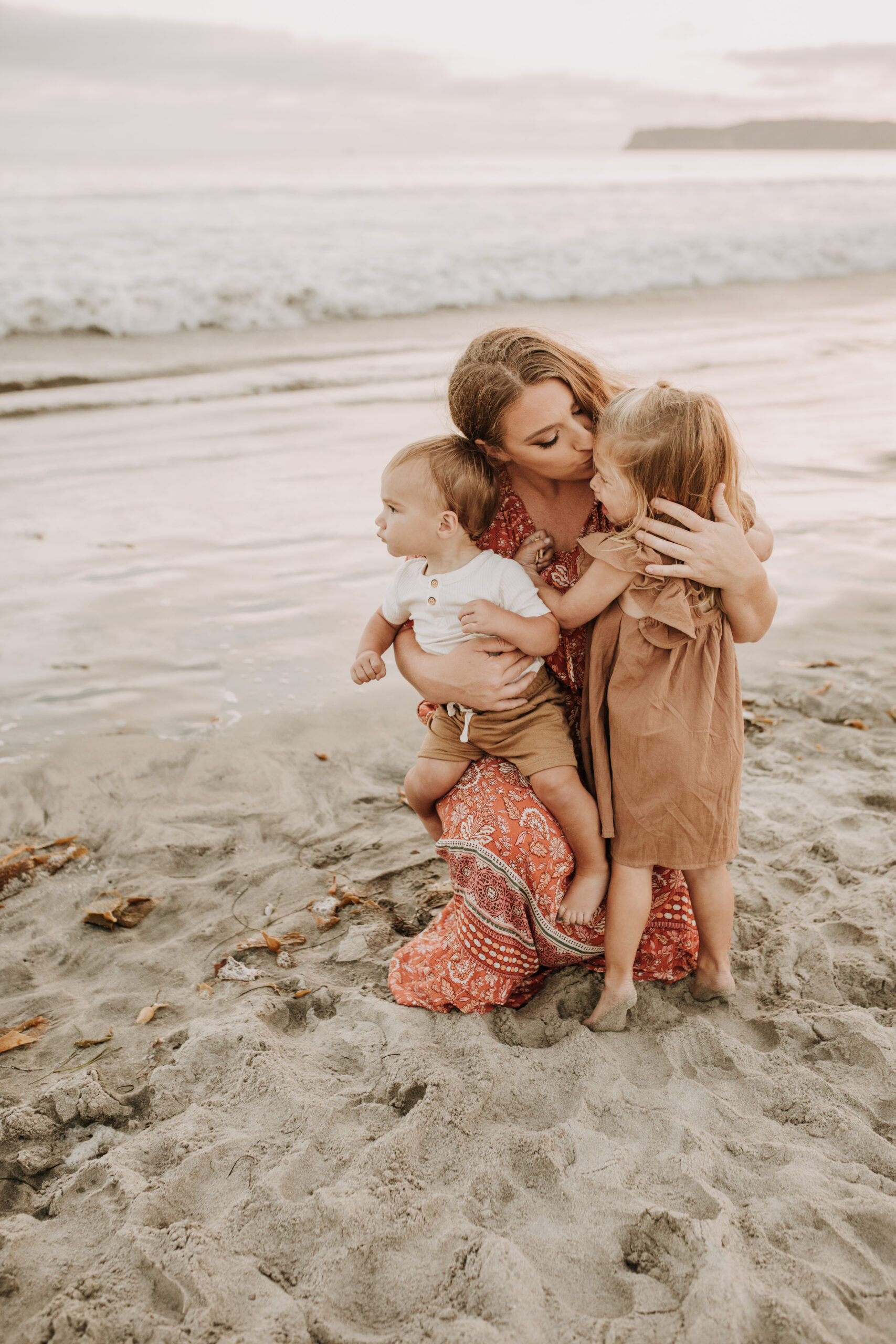 A beautiful, dreamy beach family session with my beautiful friend Kaylyn. I can't believe I've known her for almost 9 years! Such a freaking GORGEOUS family she has and I'm not joking when I say that this is a family photoshoot I have been looking forward to for actual YEARS now!