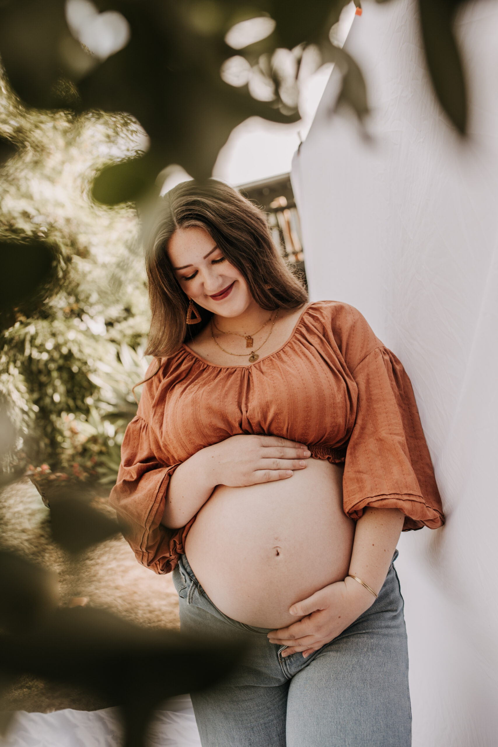 backyard mini maternity photoshoot mama mini la mesa california San Diego maternity photographer lifestyle photographer