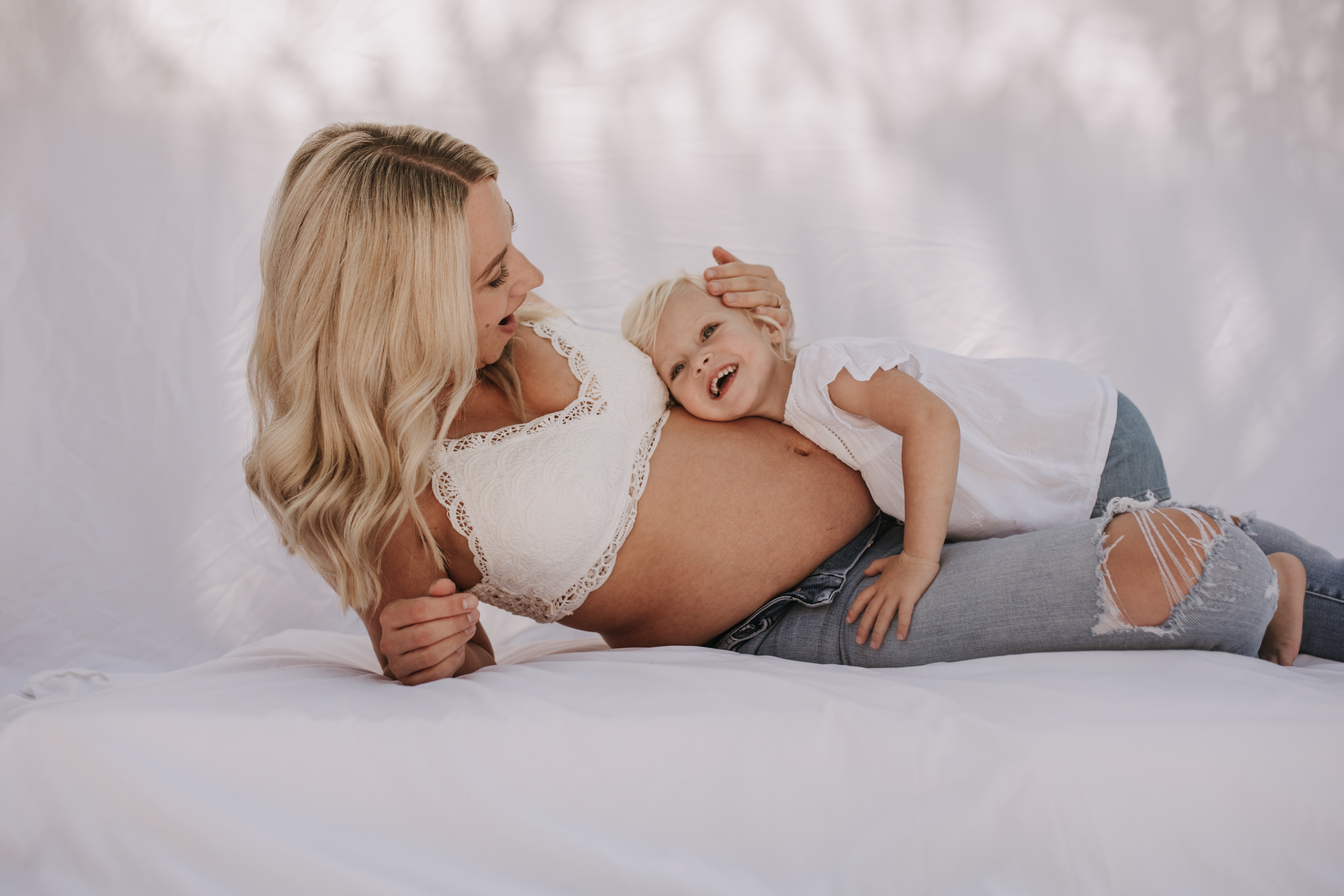 maternity pregnancy motherhood mama and me mom and daughter backyard mini session maternity photos family photos outdoor maternity San Diego family photographer Sabrina Kinsella sabrinalynnphotos love candid