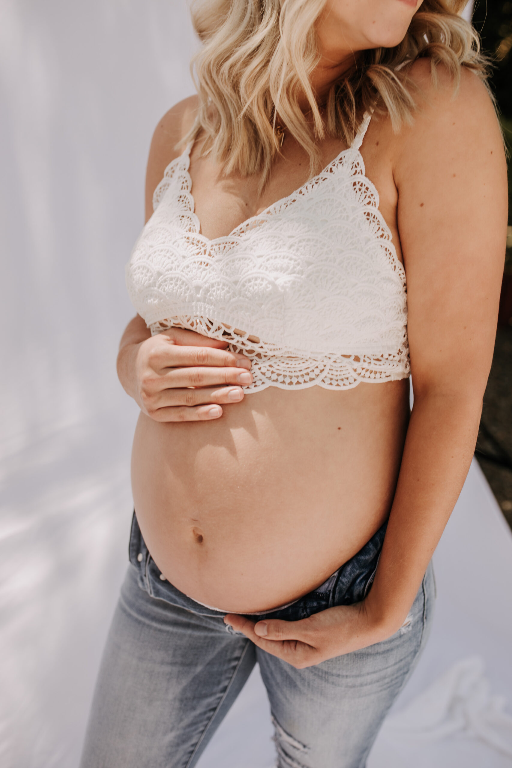 maternity pregnancy motherhood mama and me mom and daughter backyard mini session maternity photos family photos outdoor maternity San Diego family photographer Sabrina Kinsella sabrinalynnphotos love candid