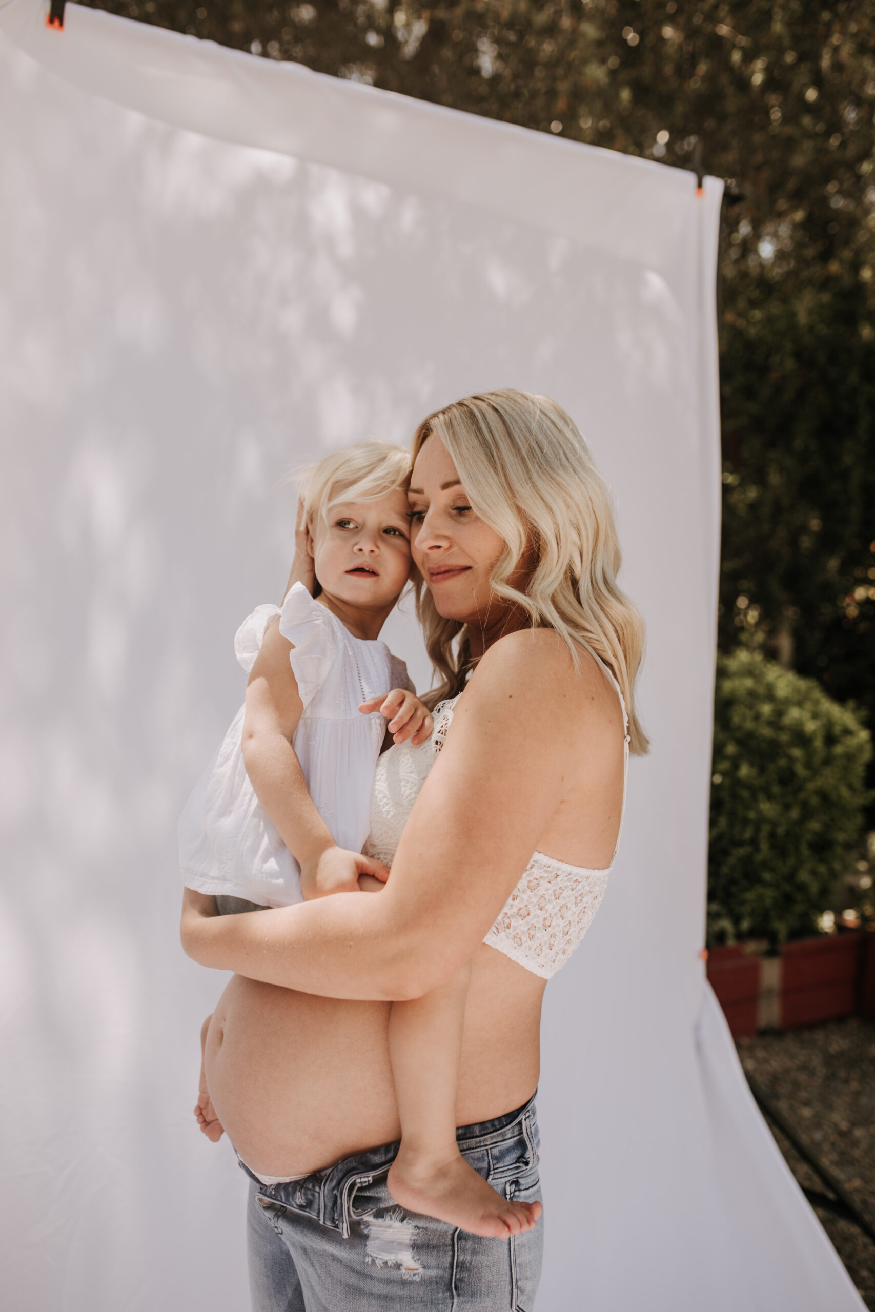 maternity pregnancy motherhood mama and me mom and daughter backyard mini session maternity photos family photos outdoor maternity San Diego family photographer Sabrina Kinsella sabrinalynnphotos love candid