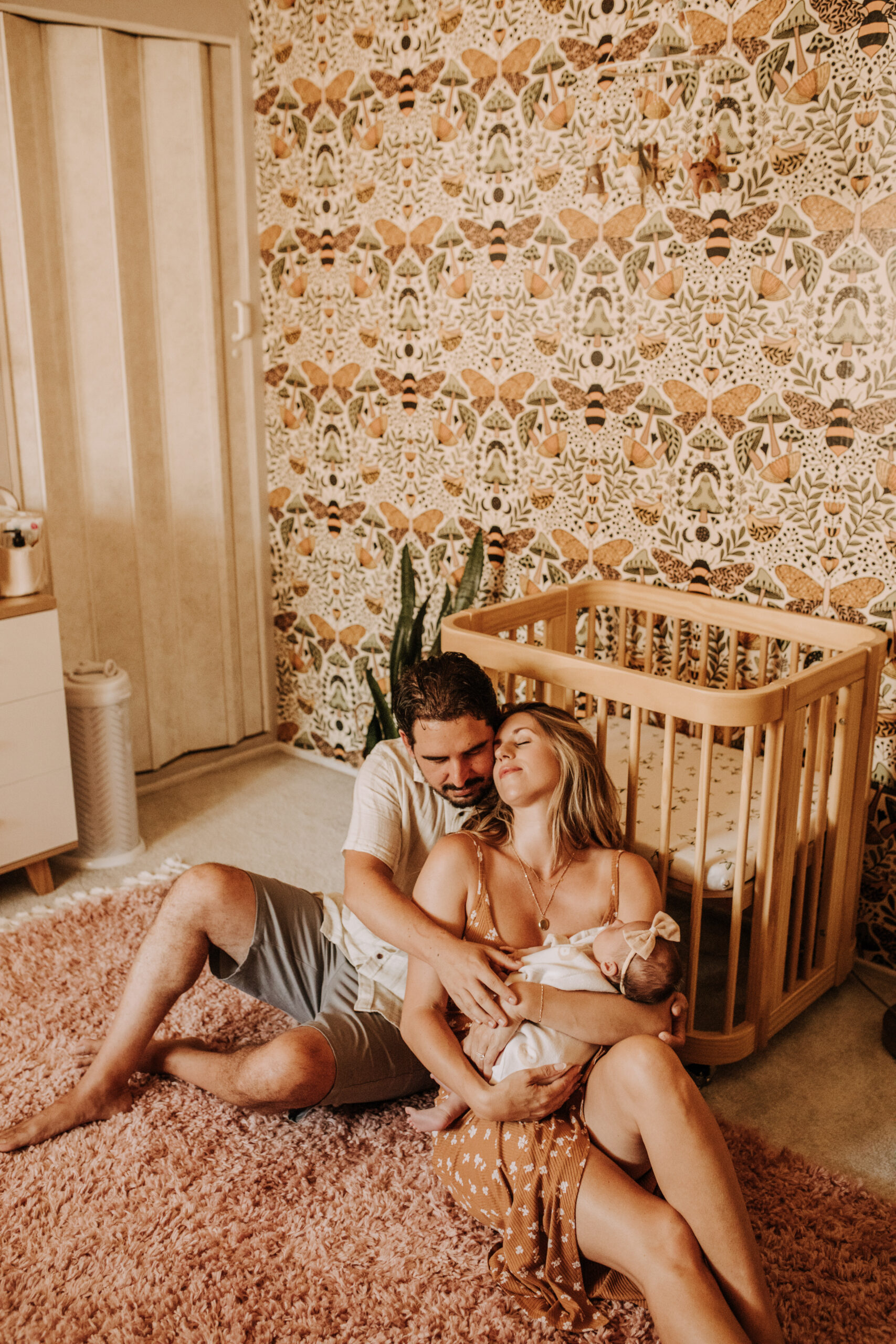 in home newborn photos family photos holiday card inspo I home family session San Diego family photographer Sabrina Kinsella sabrinalynnphoto