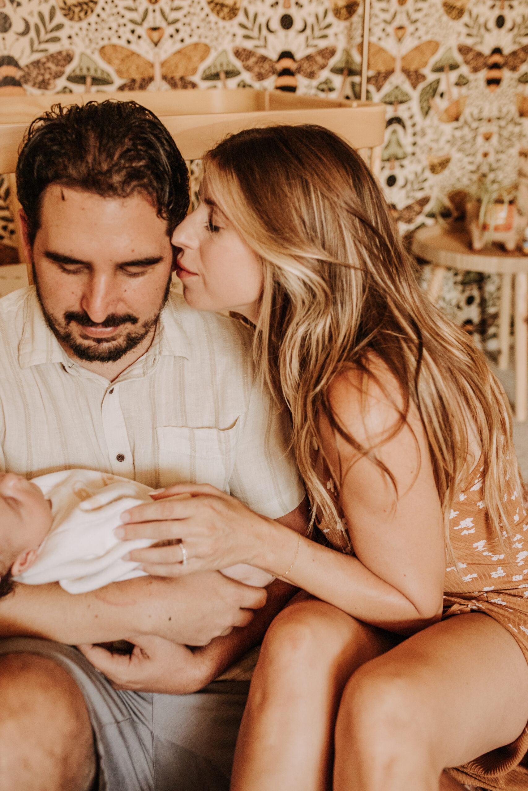 in home newborn photos family photos holiday newborn baby infant photos baby photos mama newborn card inspo I home family session San Diego family photographer Sabrina Kinsella sabrinalynnphoto