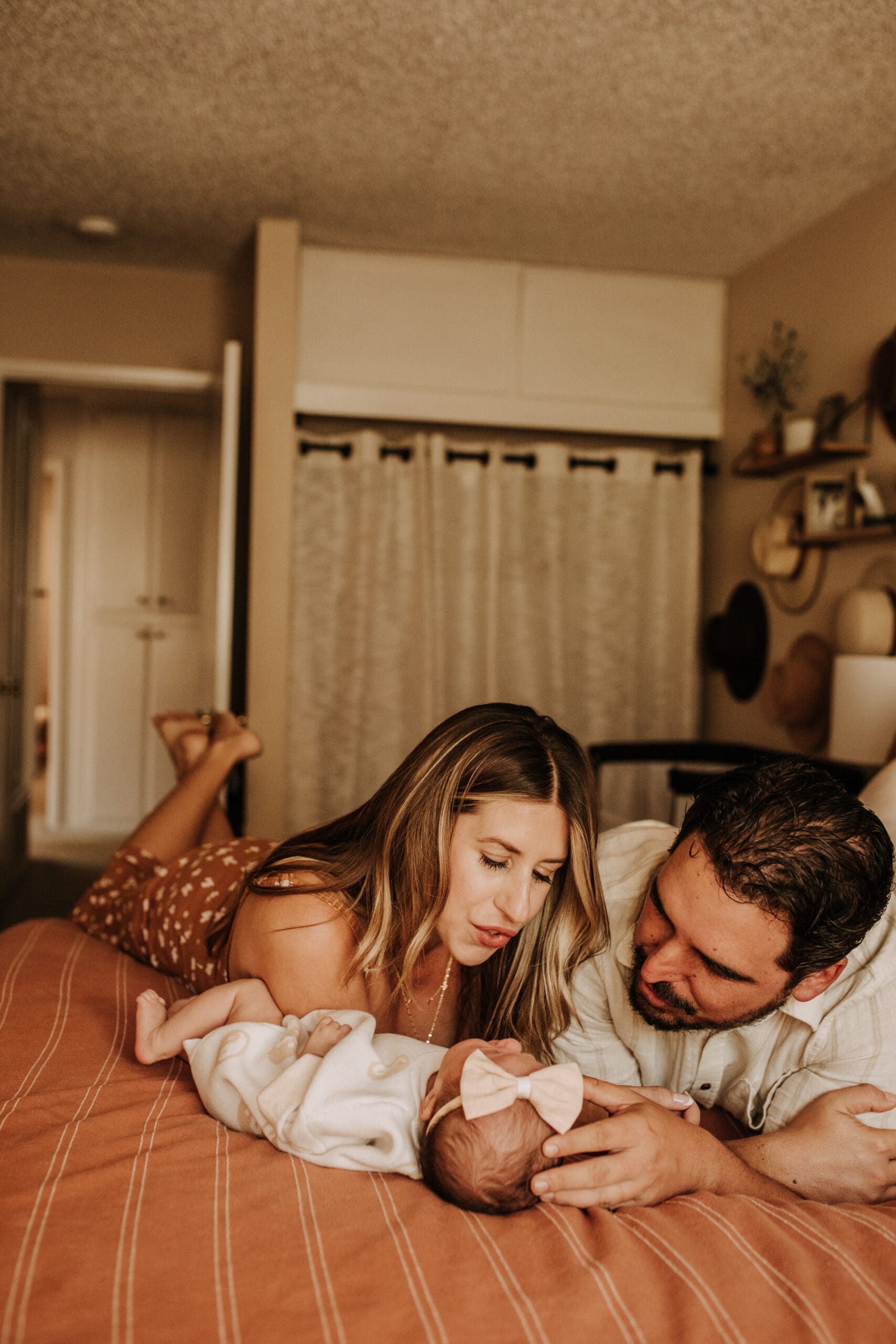 in home newborn photos family photos holiday newborn baby infant photos baby photos mama newborn card inspo I home family session San Diego family photographer Sabrina Kinsella sabrinalynnphoto