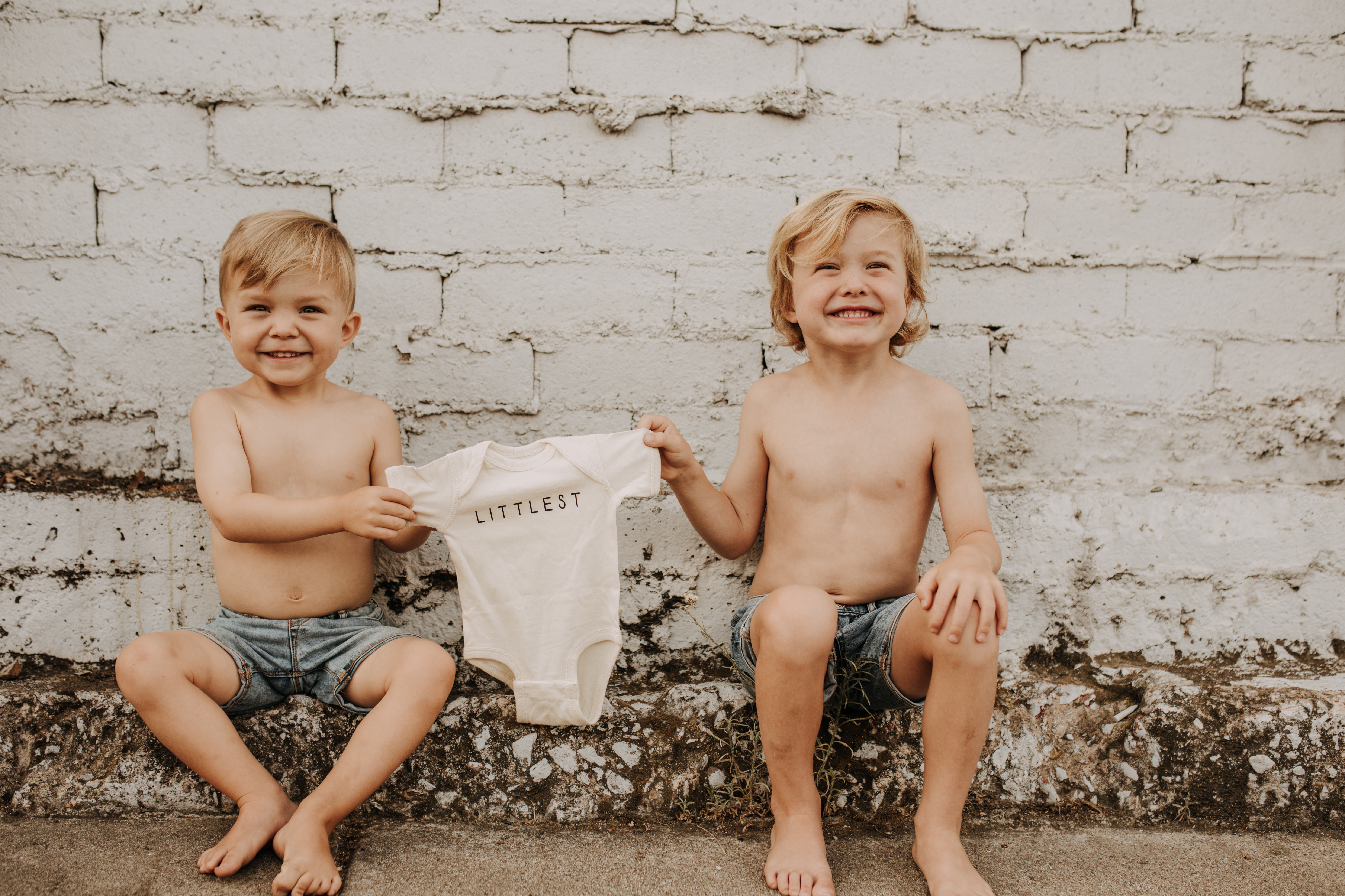 outdoor pregnancy announcement photos maternity photography maternity fashion springtime family photoshoot mom of three reveal photos reveal inspo outdoor San Diego family photographer Sabrina Kinsella sabrinalynnphoto