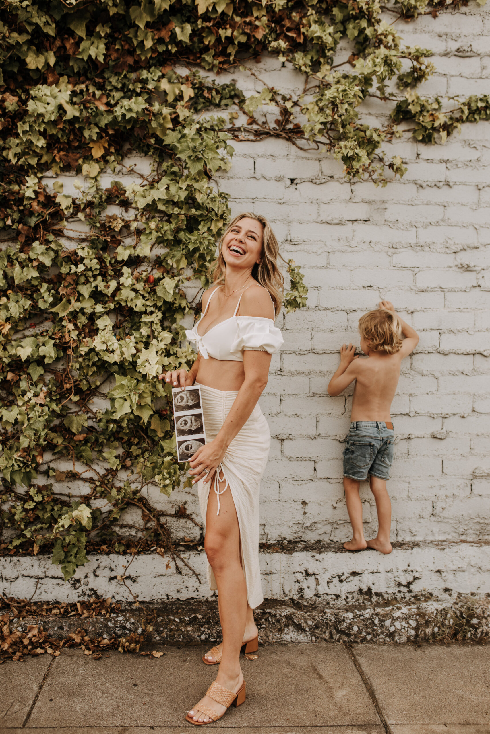 outdoor pregnancy announcement photos maternity photography maternity fashion springtime family photoshoot mom of three reveal photos reveal inspo outdoor San Diego family photographer Sabrina Kinsella sabrinalynnphoto