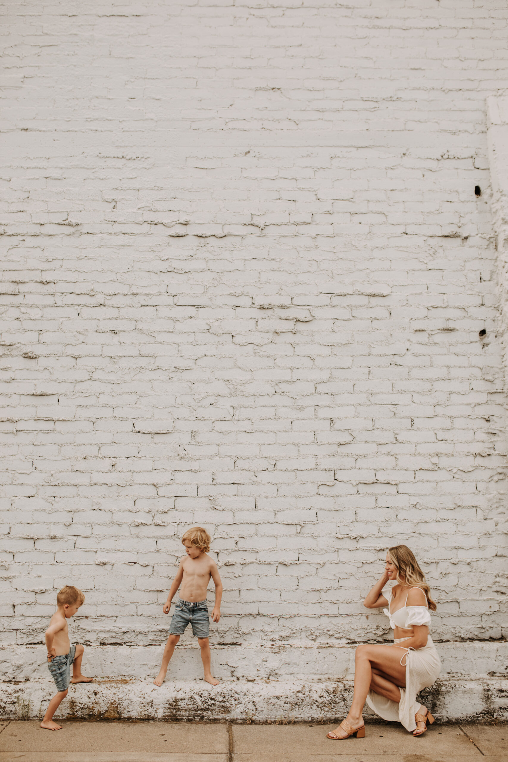 outdoor pregnancy announcement photos maternity photography maternity fashion springtime family photoshoot mom of three reveal photos reveal inspo outdoor San Diego family photographer Sabrina Kinsella sabrinalynnphoto