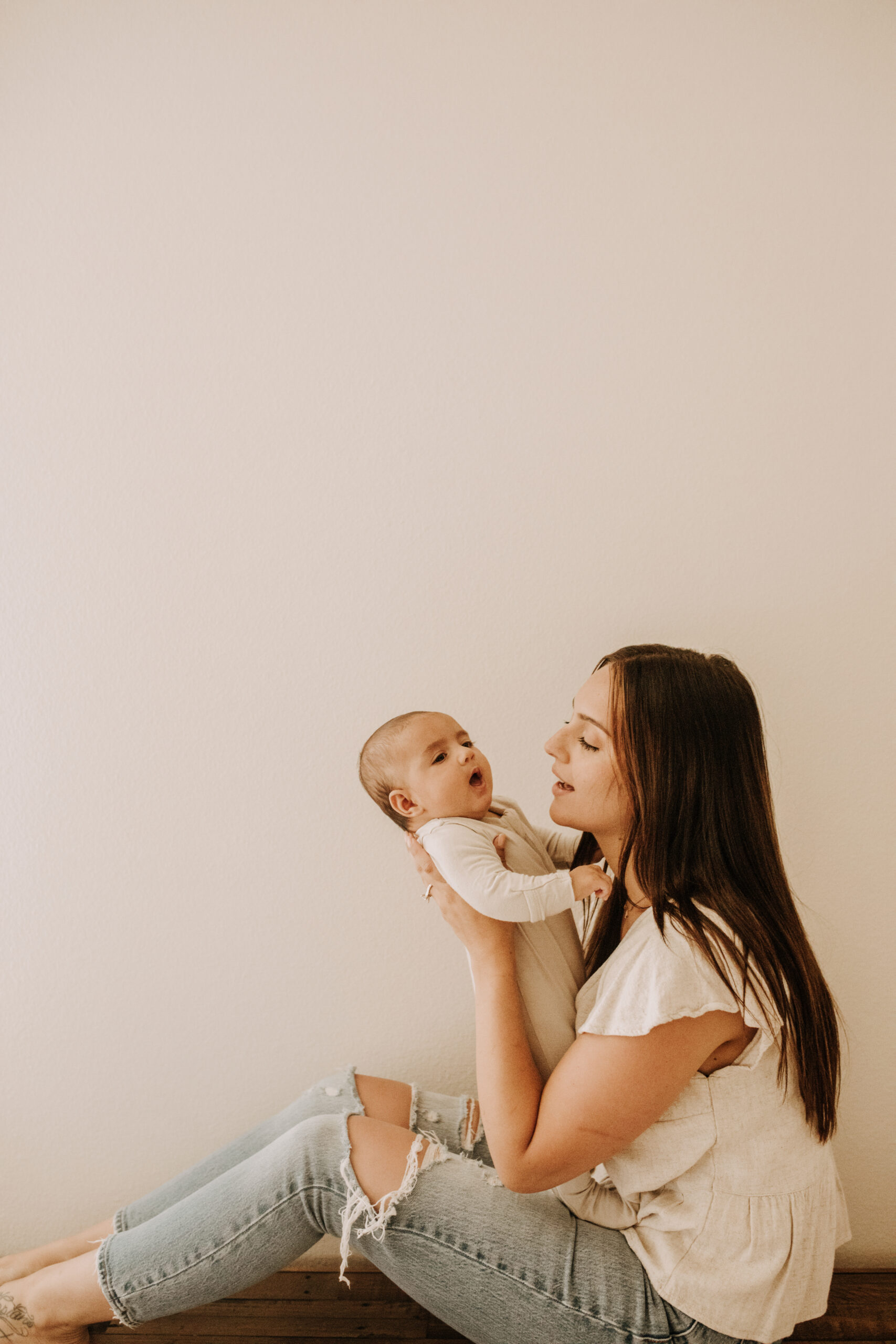 warm toned tan beige in home newborn baby photos family photos newborn baby new mom and dad San Diego family photographer Sabrina kinsella sabrinalynnphoto