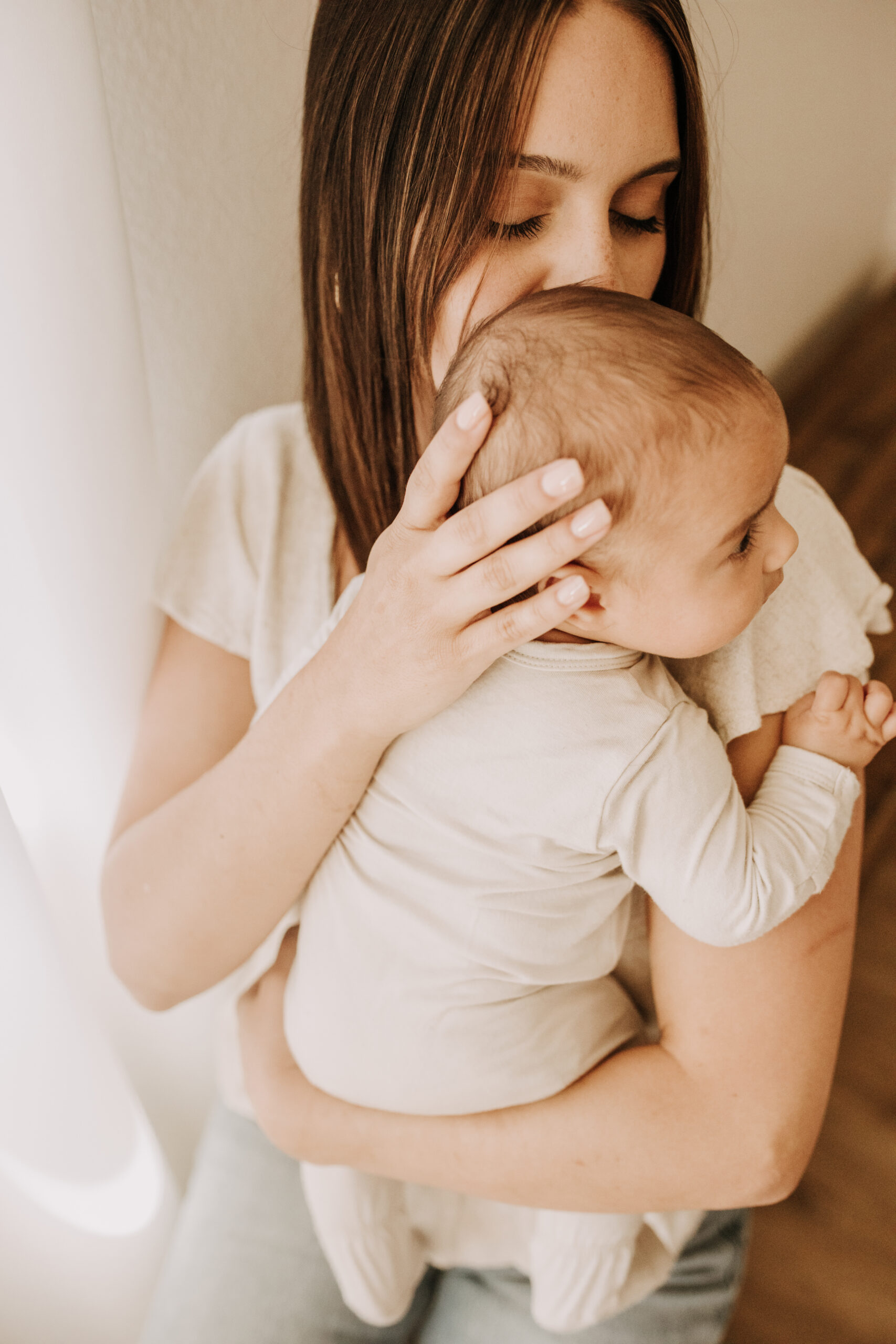 warm toned tan beige in home newborn baby photos family photos newborn baby new mom and dad San Diego family photographer Sabrina kinsella sabrinalynnphoto