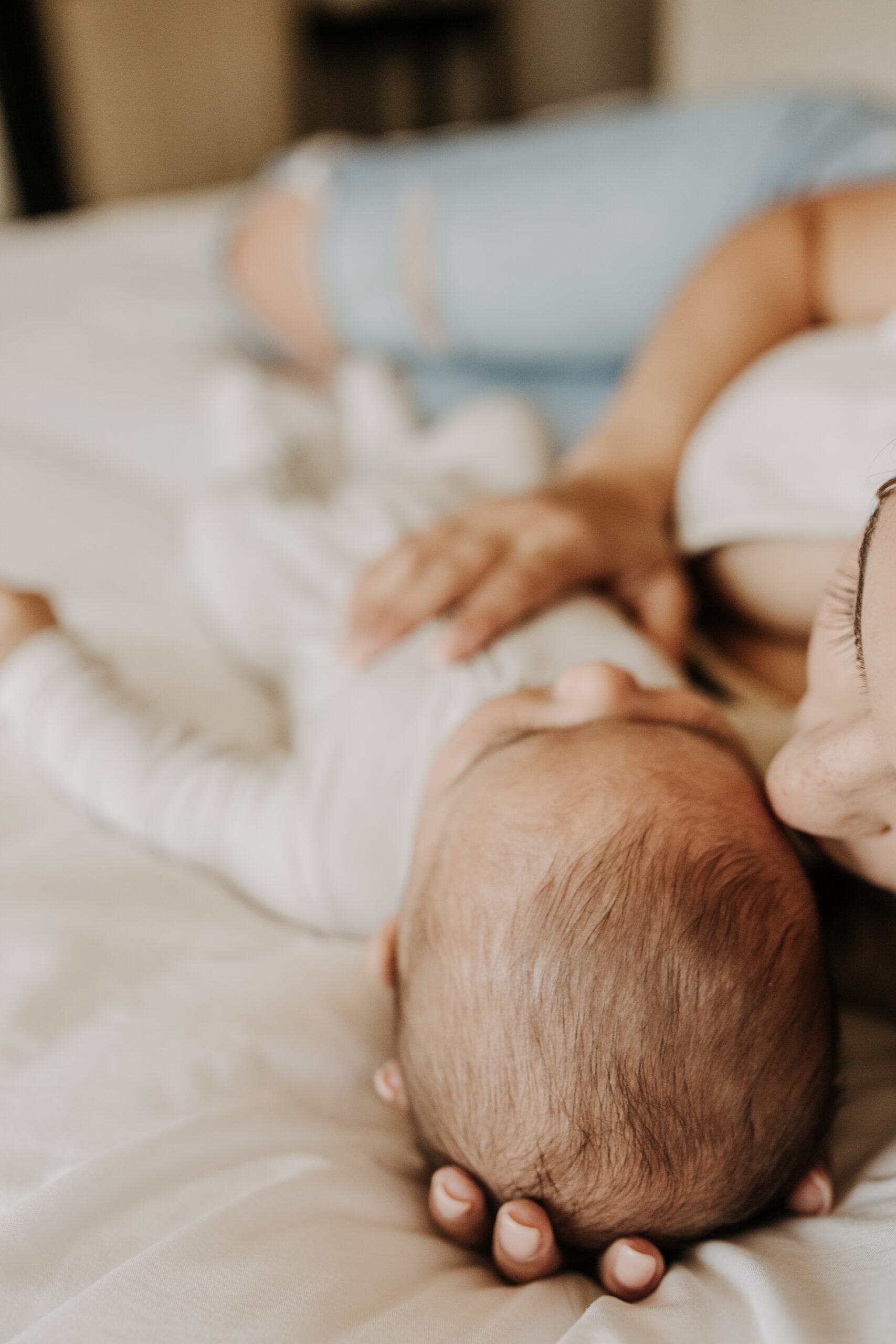 warm toned tan beige in home newborn baby photos family photos newborn baby new mom and dad San Diego family photographer Sabrina kinsella sabrinalynnphoto