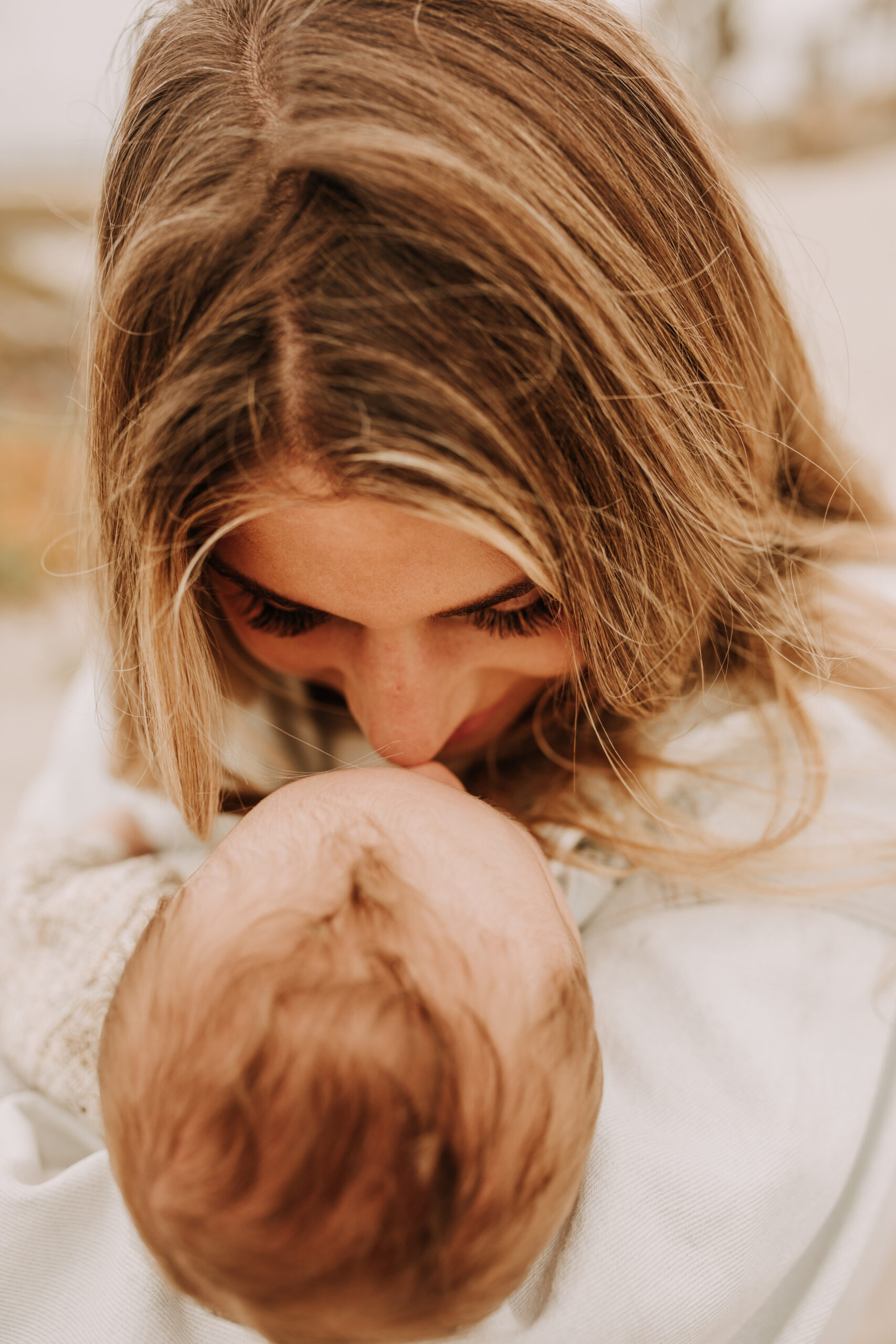 warm toned neutral color outdoor family photos beach day family photos newborn photos infant family cloudy day san digo family photographer Sabrina Kinsella