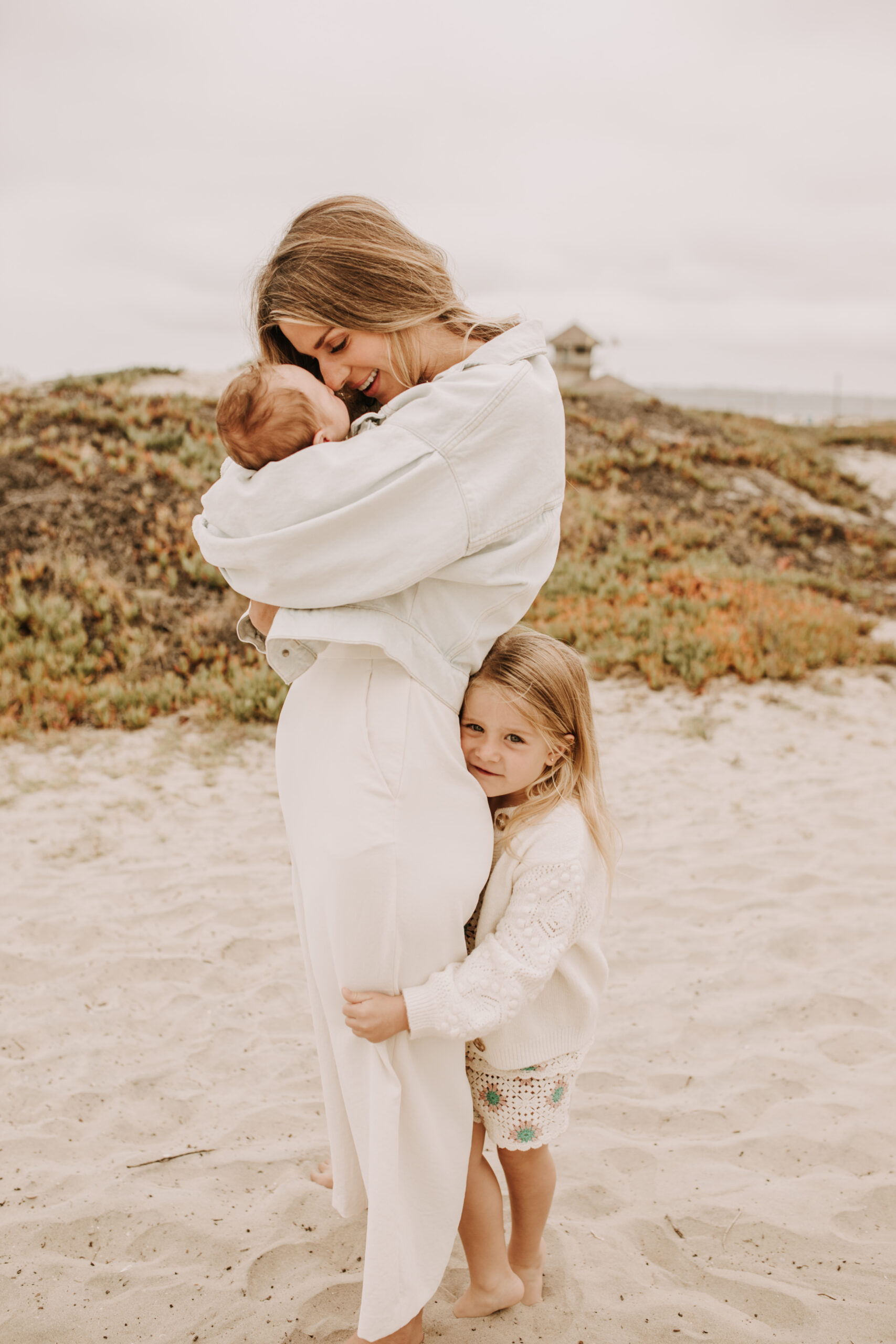 warm toned neutral color outdoor family photos beach day family photos newborn photos infant family cloudy day san digo family photographer Sabrina Kinsella