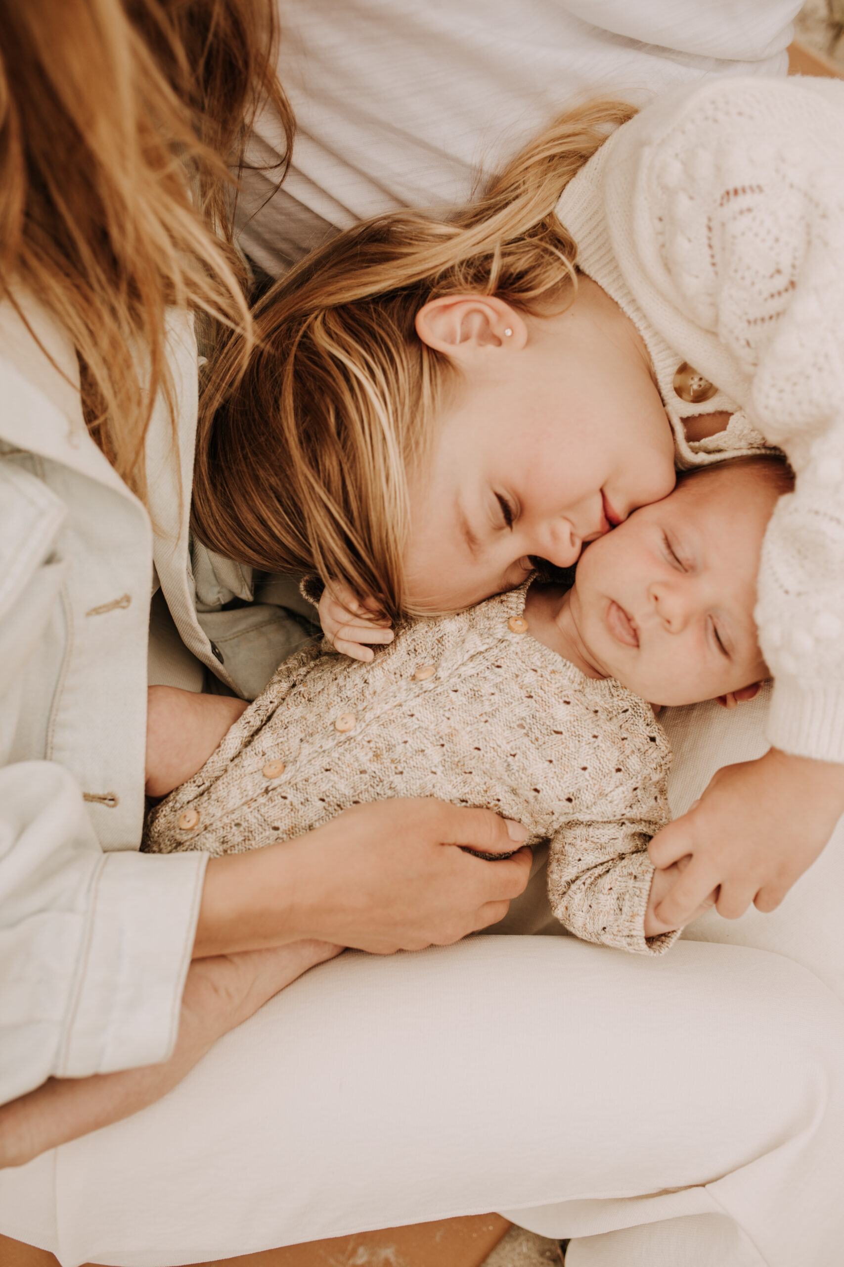 warm toned neutral color outdoor family photos beach day family photos newborn photos infant family cloudy day san digo family photographer Sabrina Kinsella