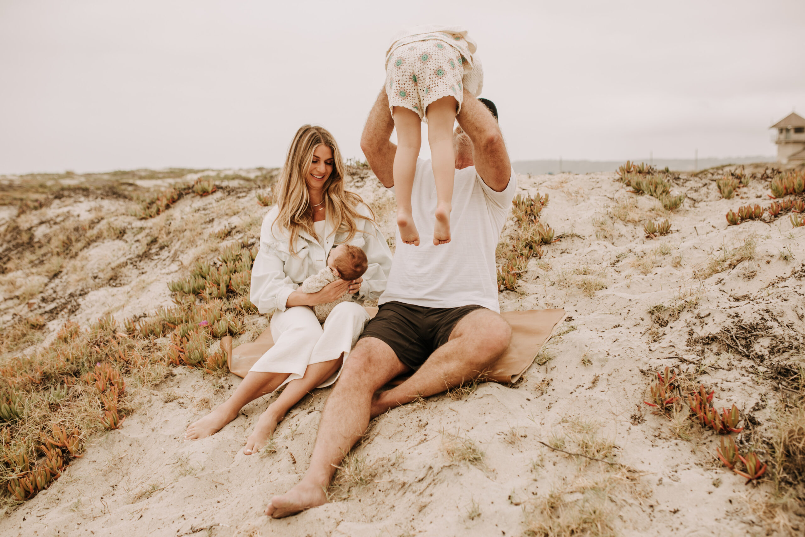 warm toned neutral color outdoor family photos beach day family photos newborn photos infant family cloudy day san digo family photographer Sabrina Kinsella