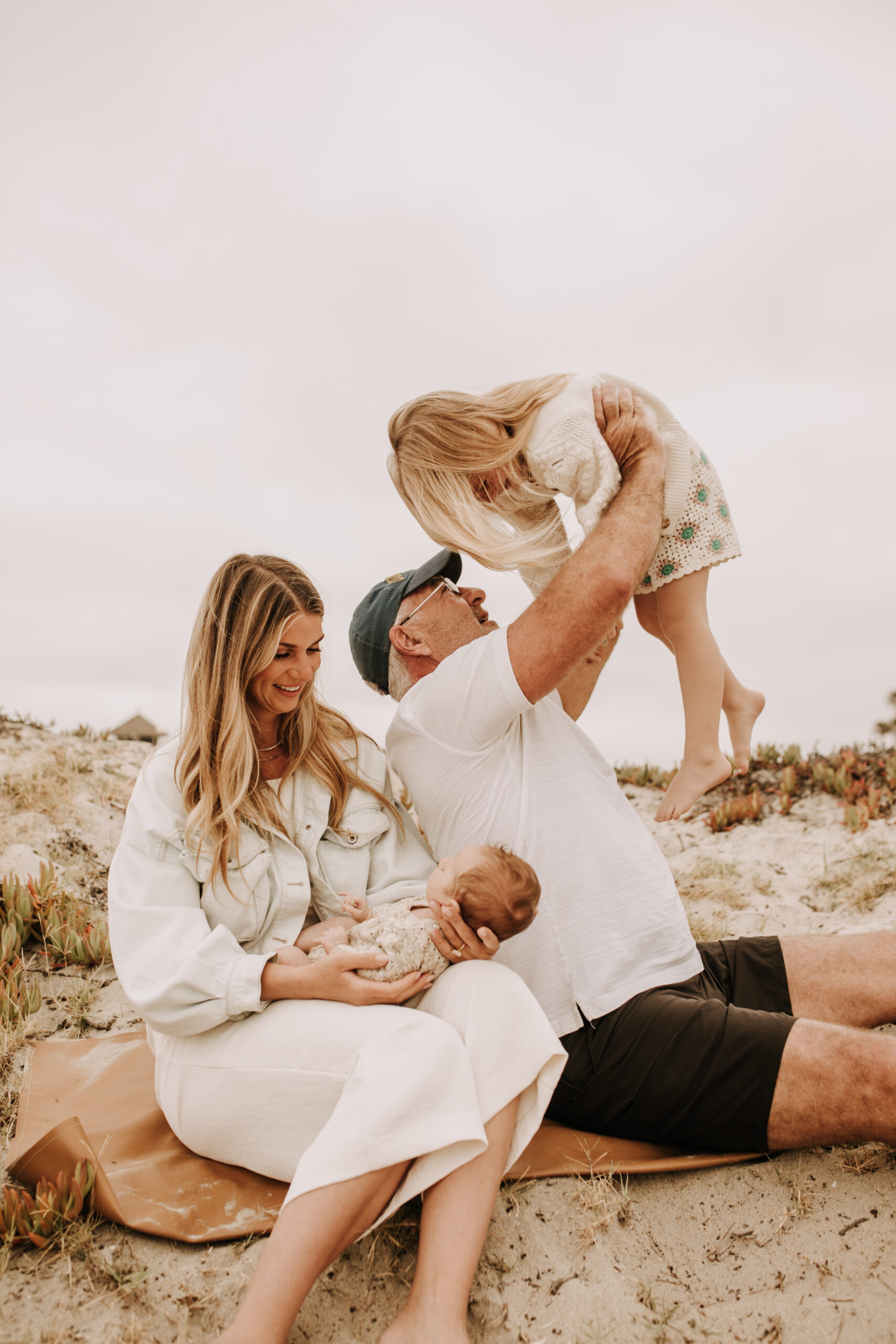 warm toned neutral color outdoor family photos beach day family photos newborn photos infant family cloudy day san digo family photographer Sabrina Kinsella