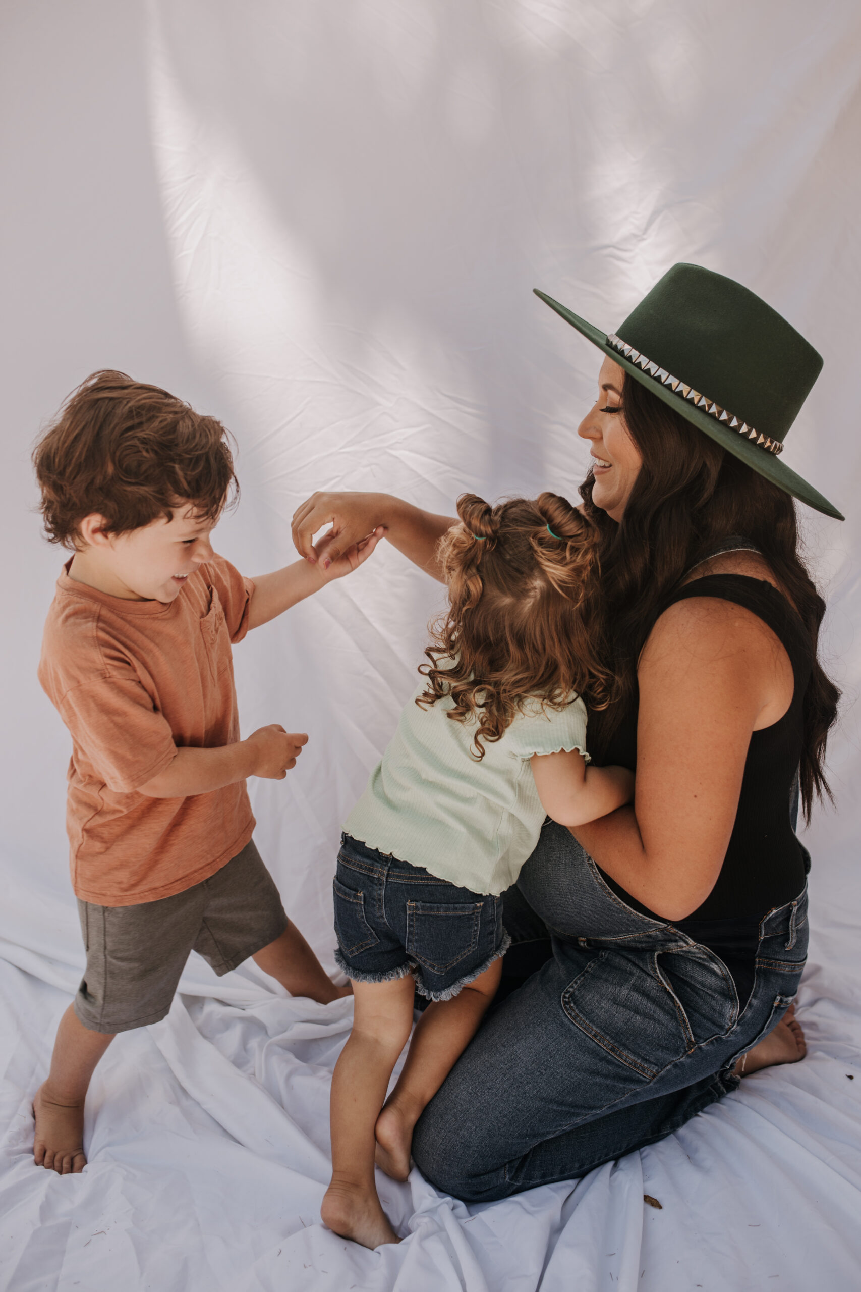 backyard mini session family photos white backdrop outdoor motherhood maternity san diego family photographer