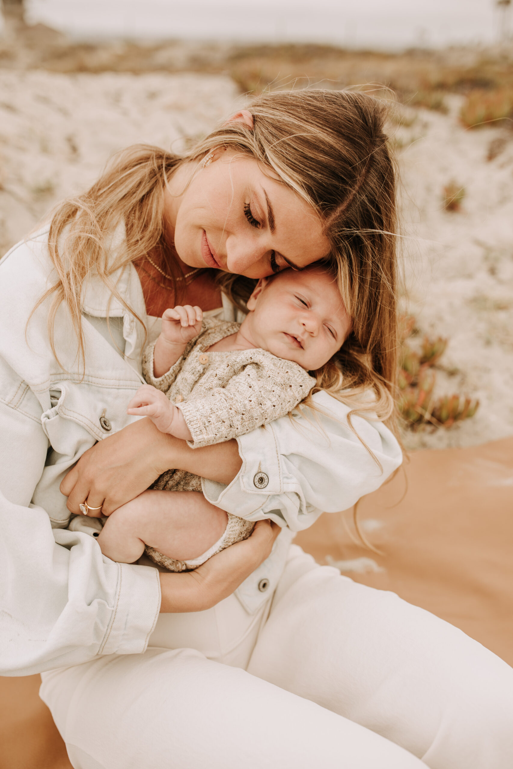 warm toned neutral color outdoor family photos beach day family photos newborn photos infant family cloudy day san digo family photographer Sabrina Kinsella