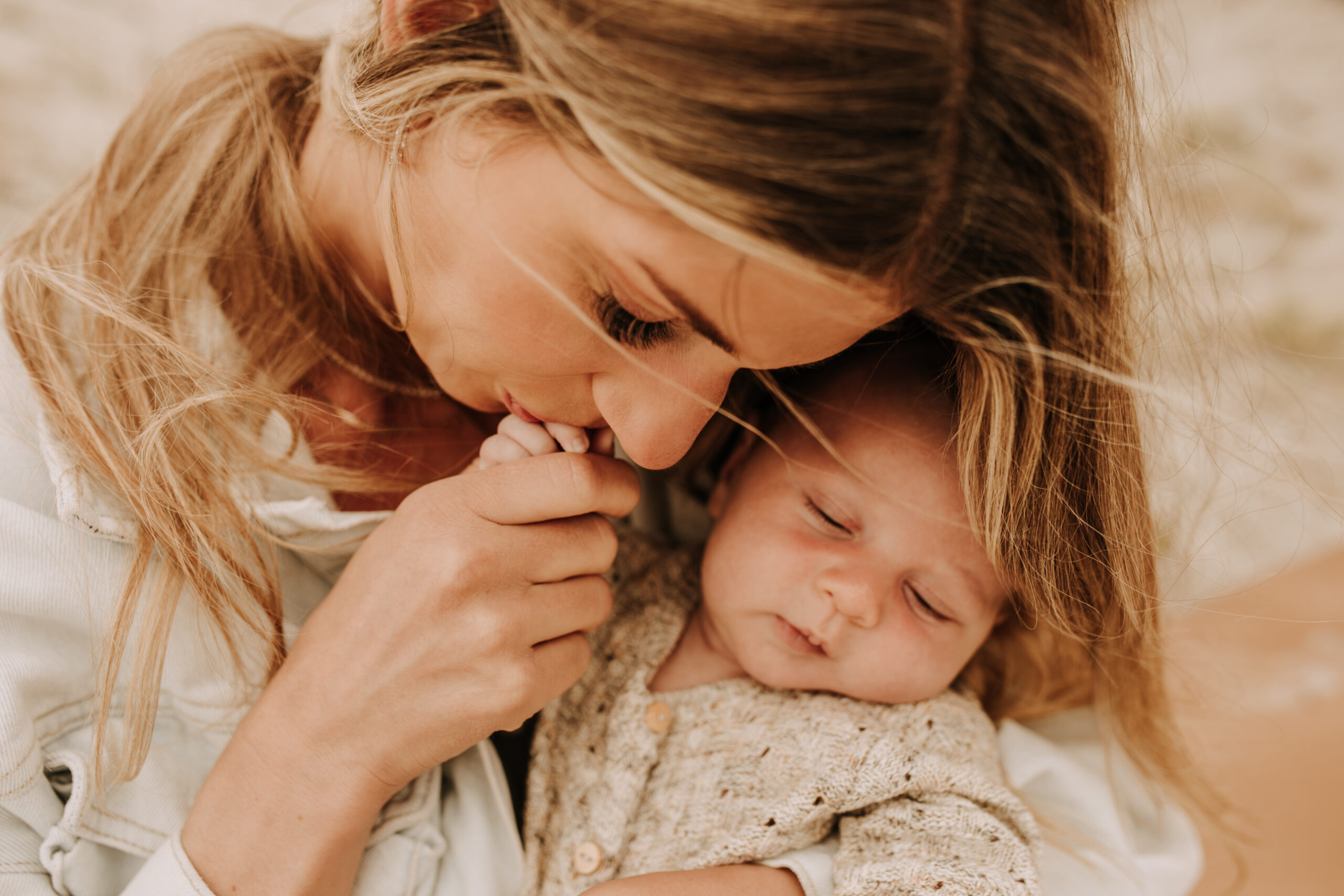 warm toned neutral color outdoor family photos beach day family photos newborn photos infant family cloudy day san digo family photographer Sabrina Kinsella