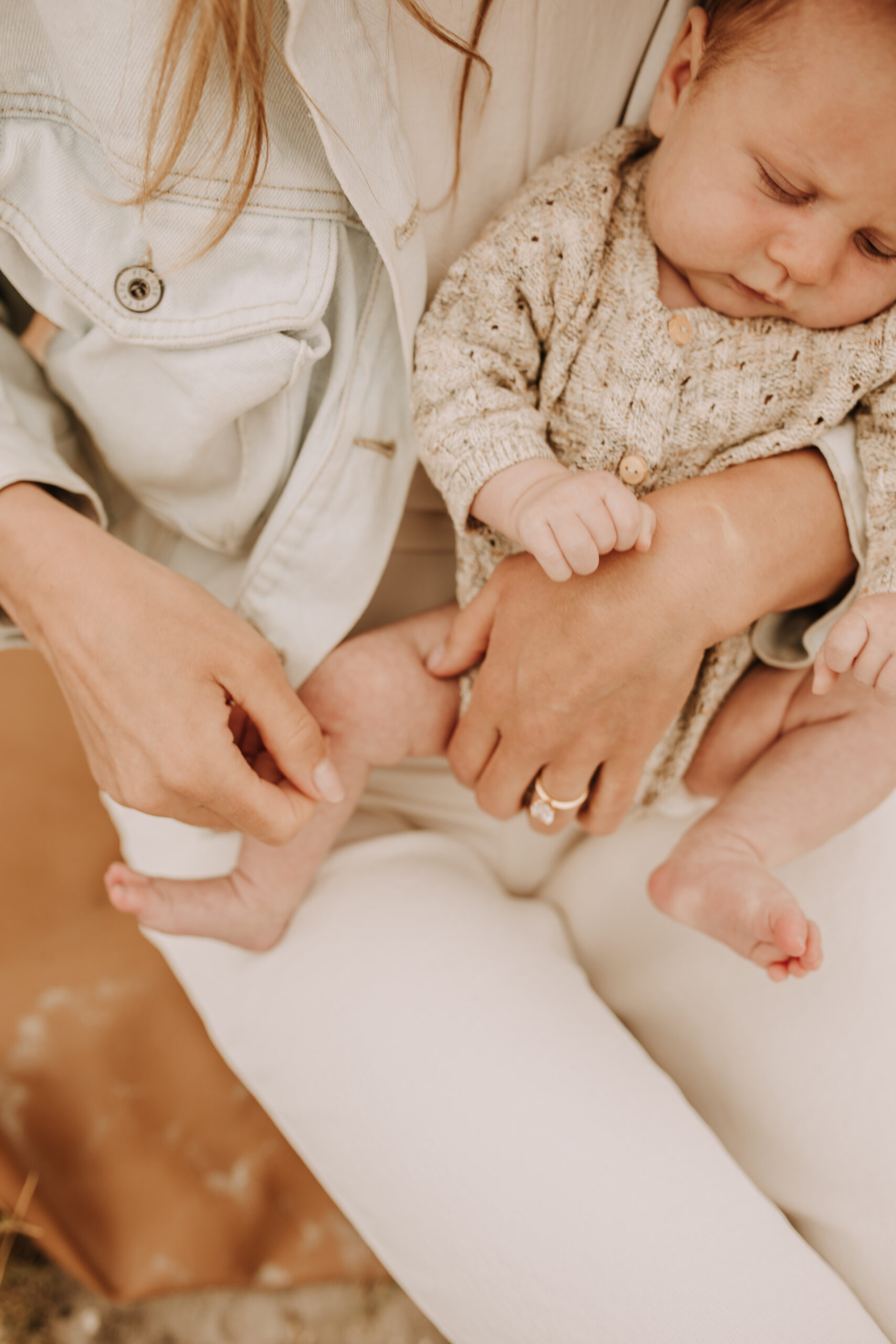 warm toned neutral color outdoor family photos beach day family photos newborn photos infant family cloudy day san digo family photographer Sabrina Kinsella