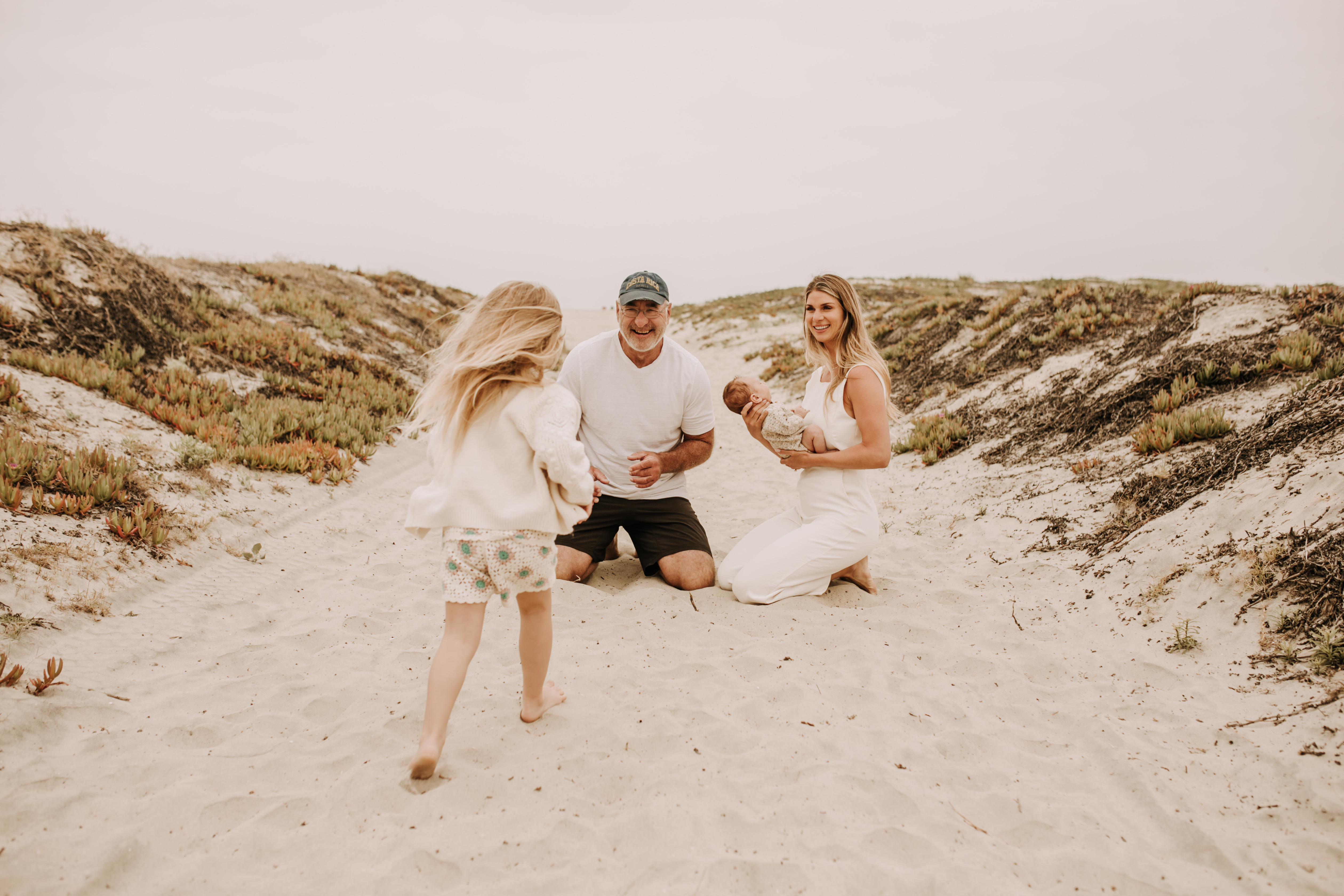 warm toned neutral color outdoor family photos beach day family photos newborn photos infant family cloudy day san digo family photographer Sabrina Kinsella 