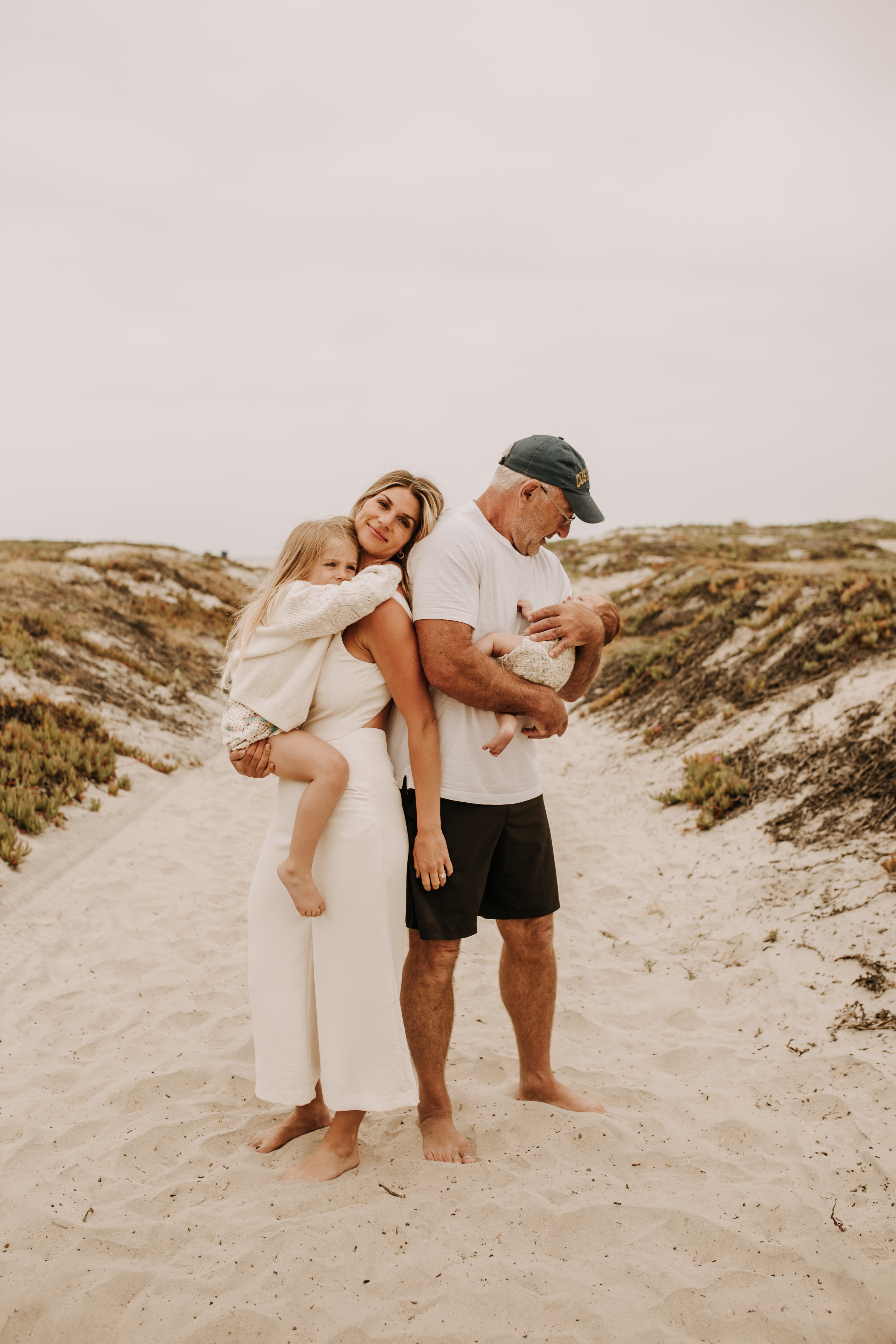 warm toned neutral color outdoor family photos beach day family photos newborn photos infant family cloudy day san digo family photographer Sabrina Kinsella 