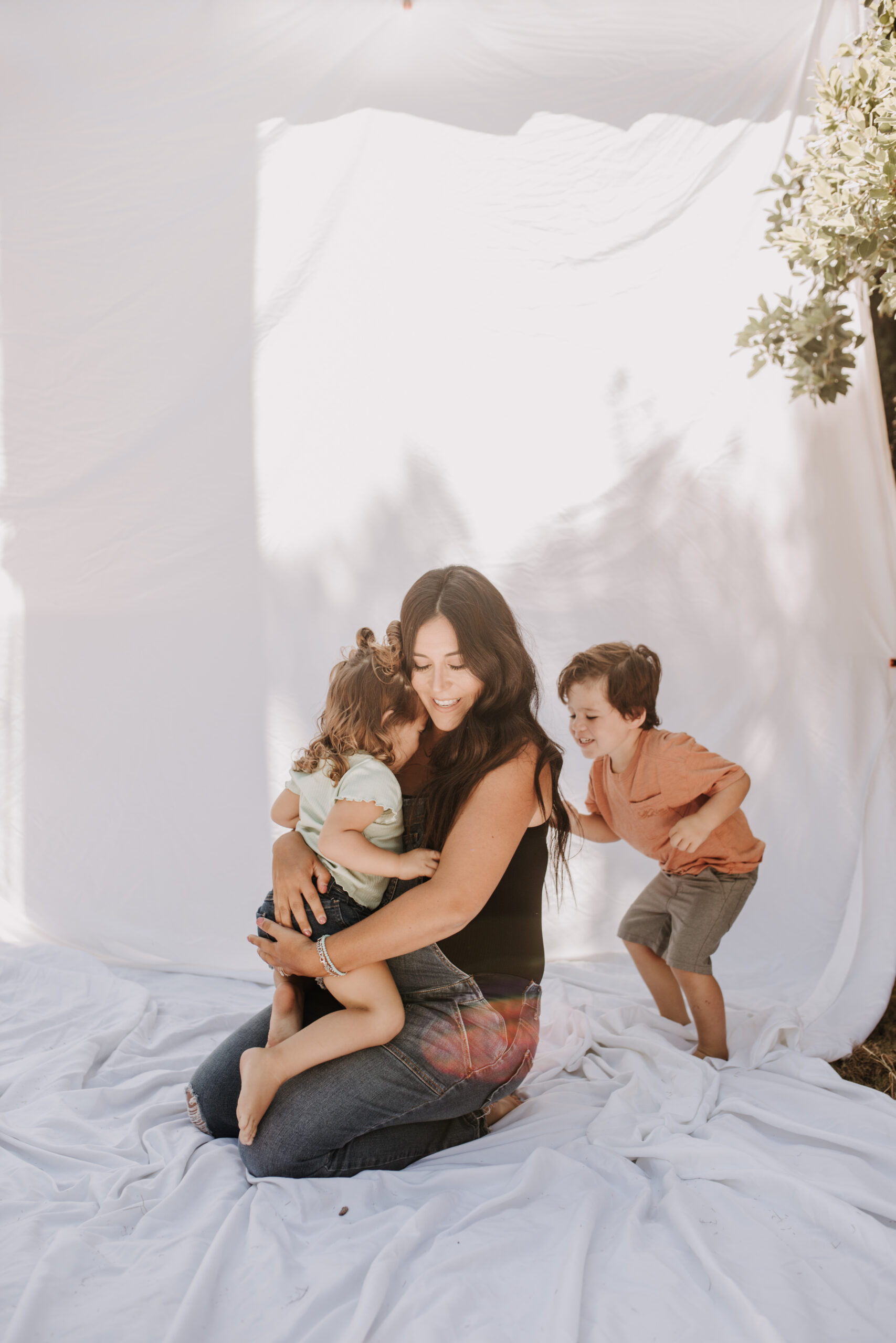 backyard mini session family photos white backdrop outdoor motherhood maternity san diego family photographer