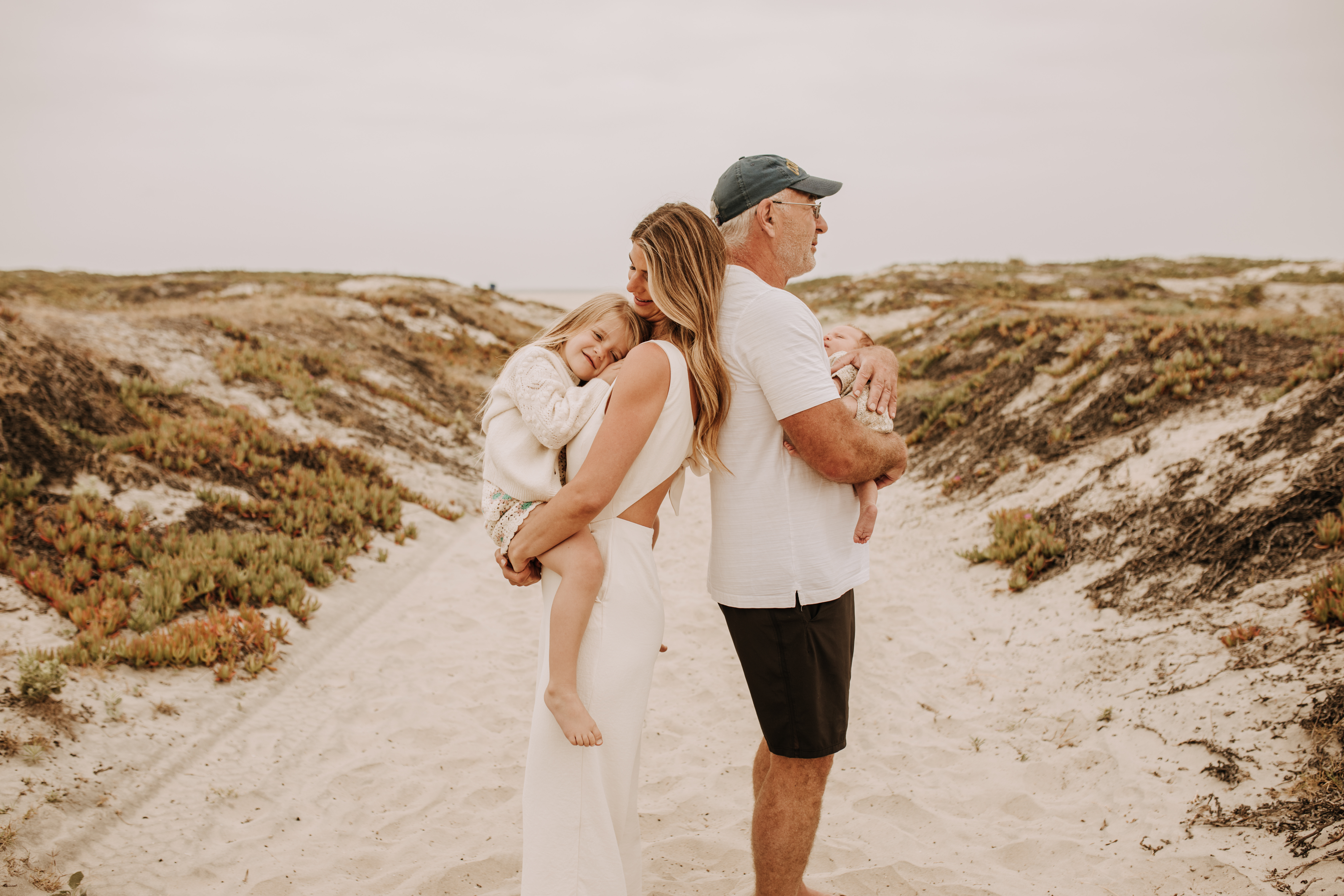 warm toned neutral color outdoor family photos beach day family photos newborn photos infant family cloudy day san digo family photographer Sabrina Kinsella 