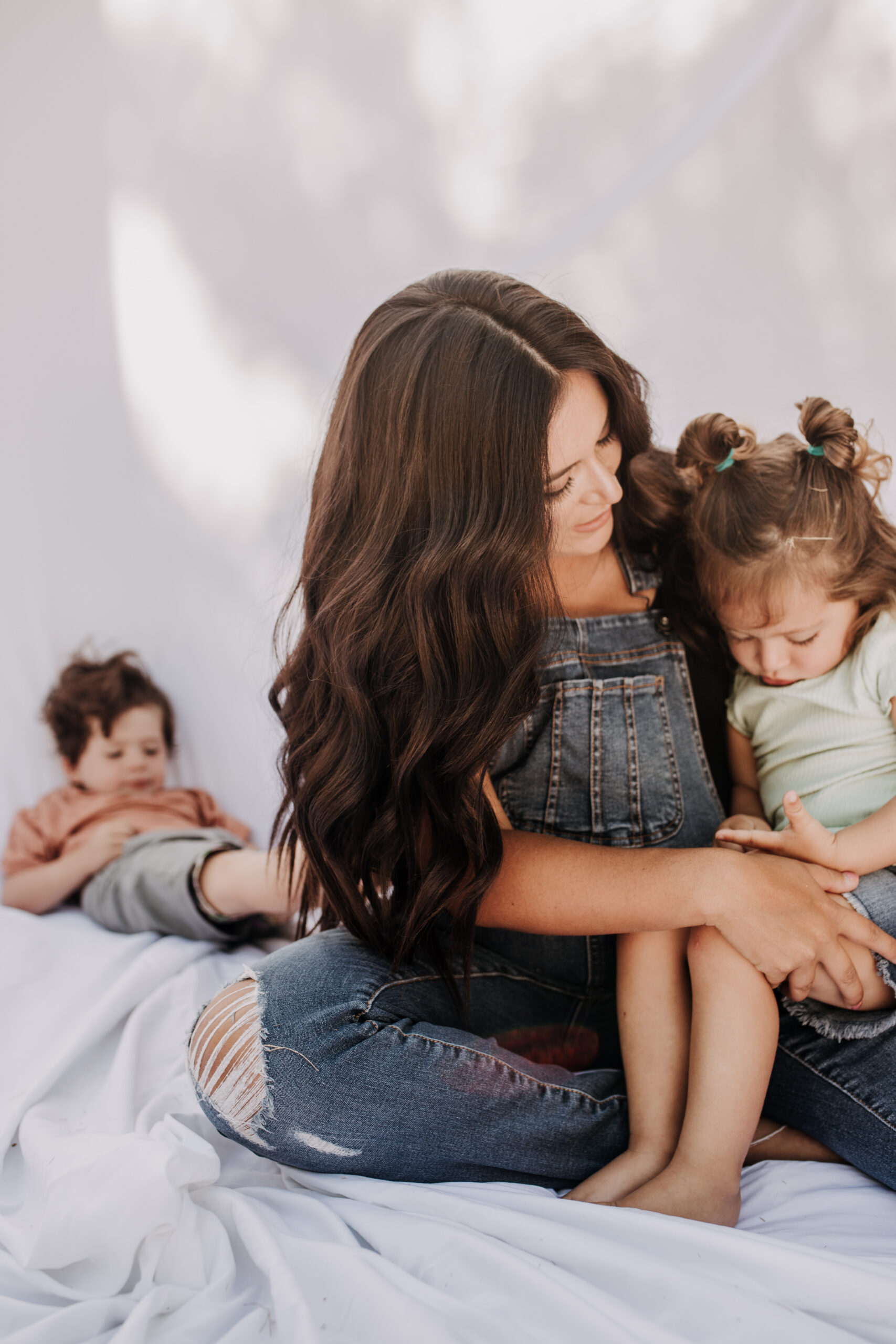 backyard mini session family photos white backdrop outdoor motherhood maternity san diego family photographer