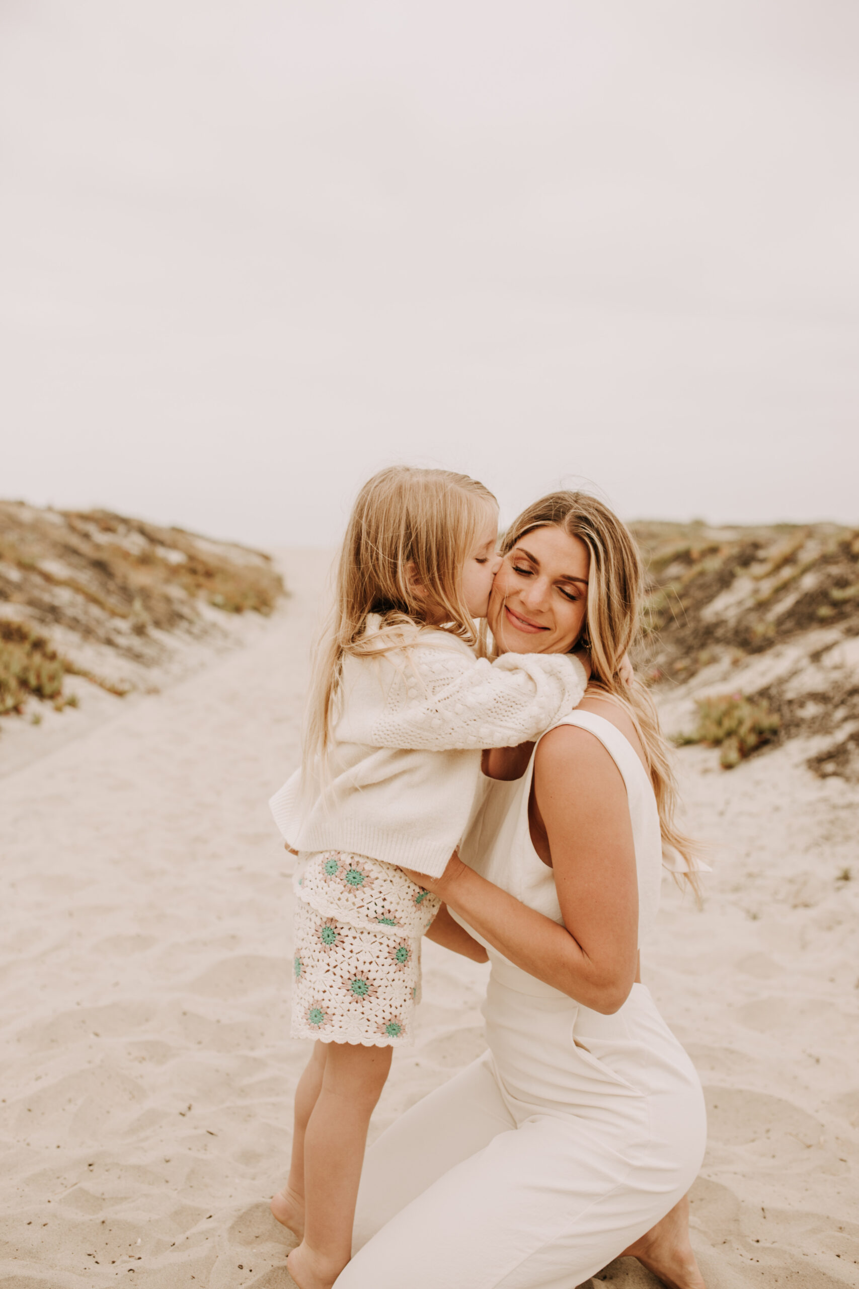 warm toned neutral color outdoor family photos beach day family photos newborn photos infant family cloudy day san digo family photographer Sabrina Kinsella