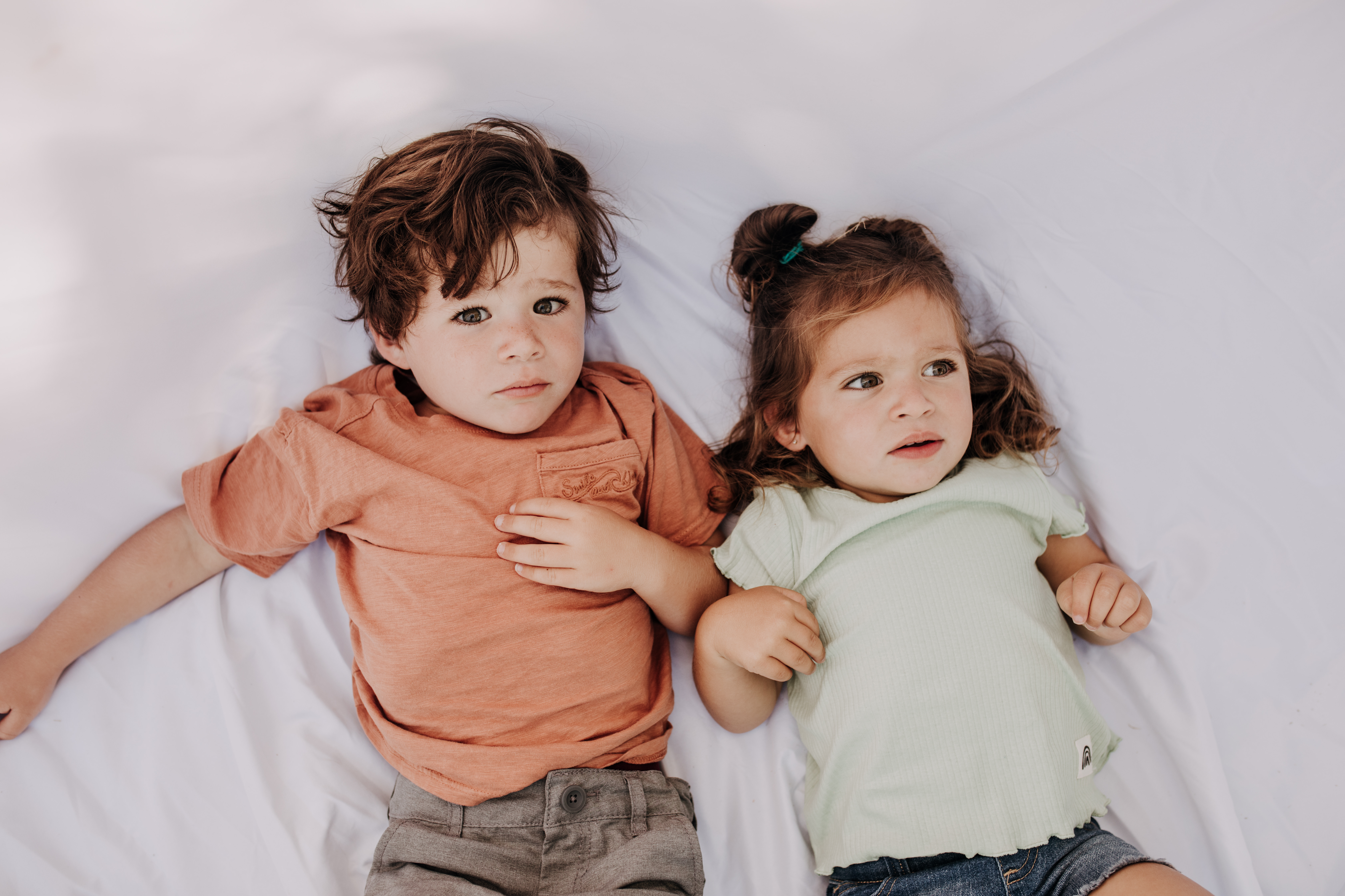 backyard mini session family photos white backdrop outdoor motherhood maternity san diego family photographer