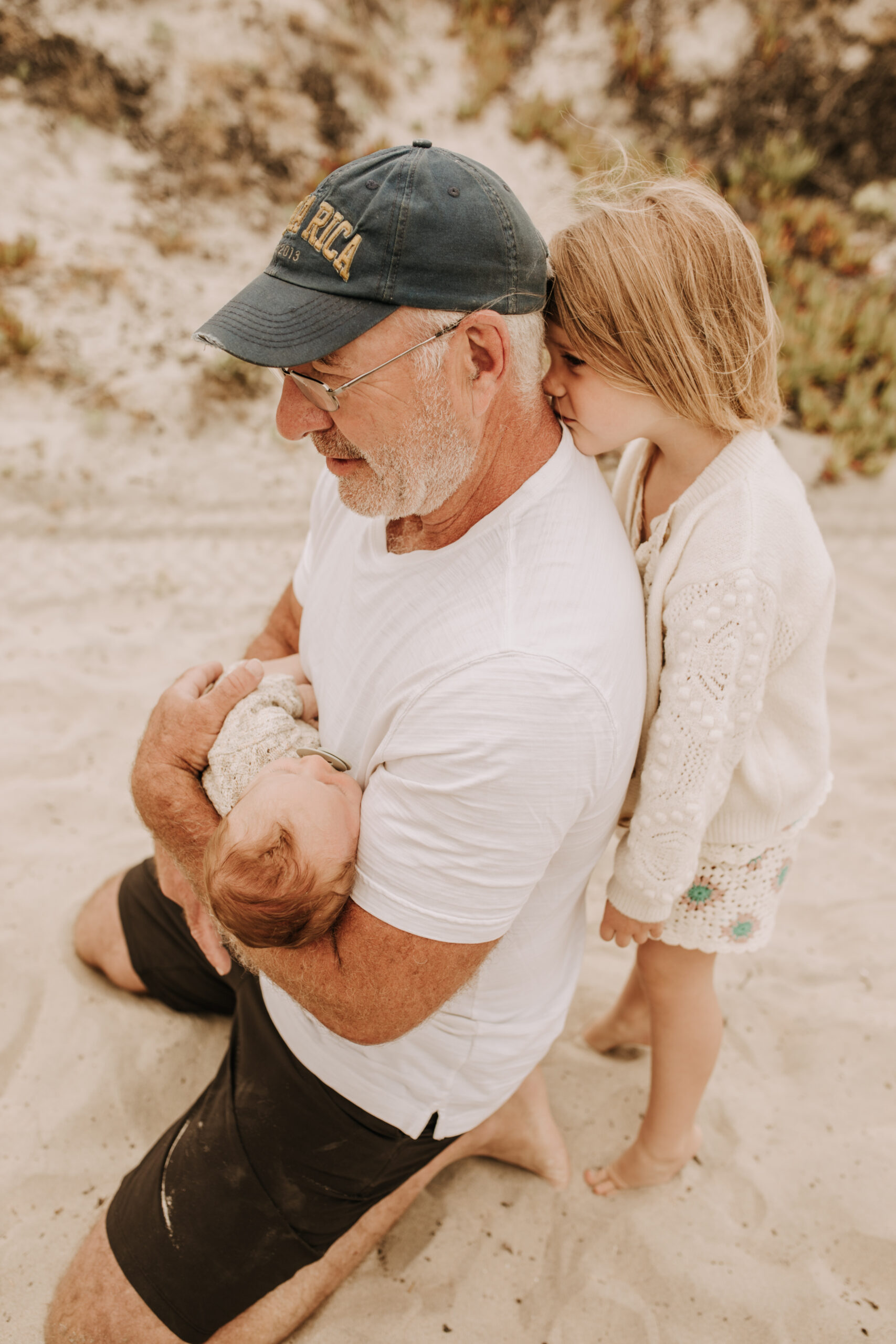 warm toned neutral color outdoor family photos beach day family photos newborn photos infant family cloudy day san digo family photographer Sabrina Kinsella