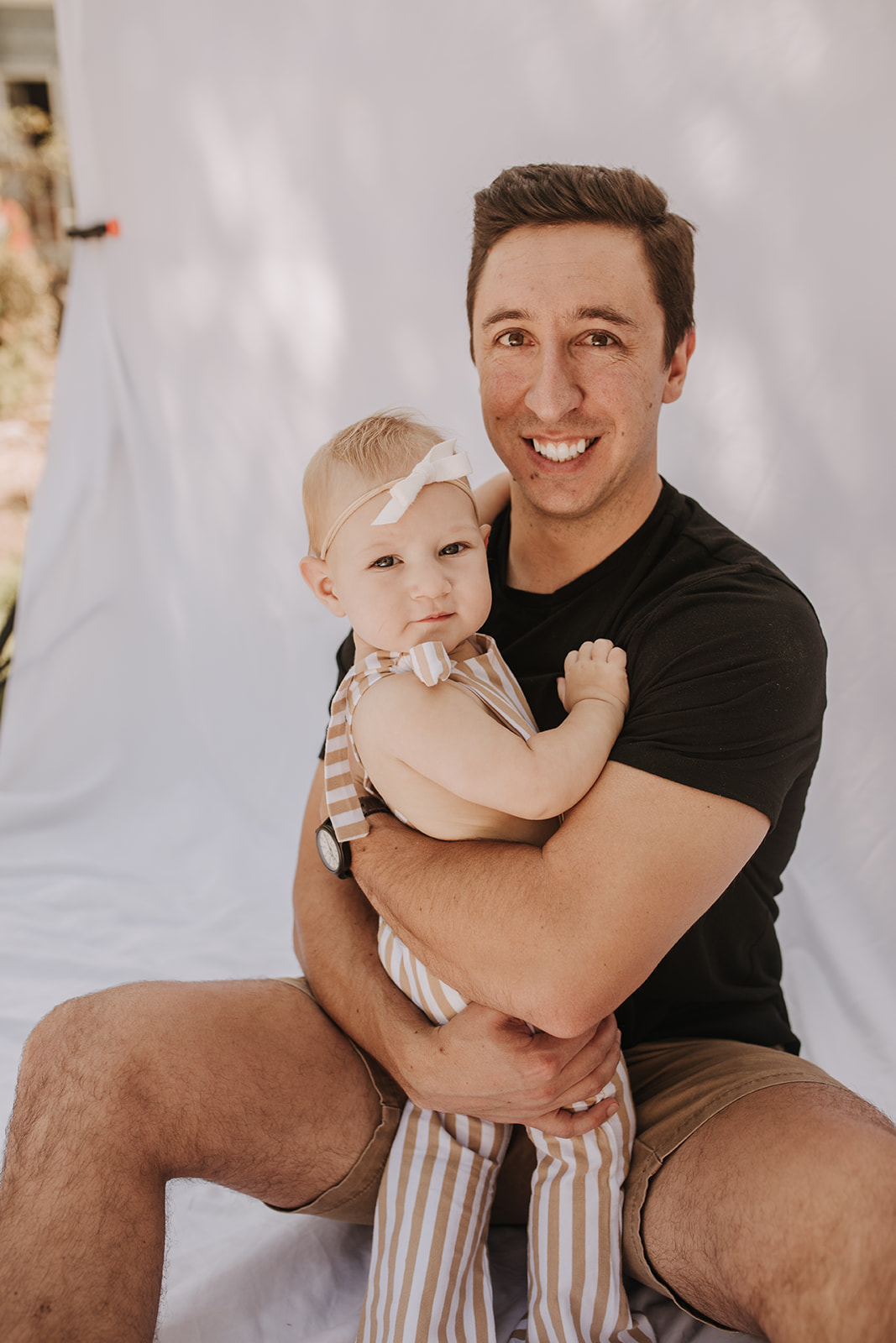 outdoor family photos San Diego family photographer candid family photos mom and dad and baby backyard mini session white backdrop photography