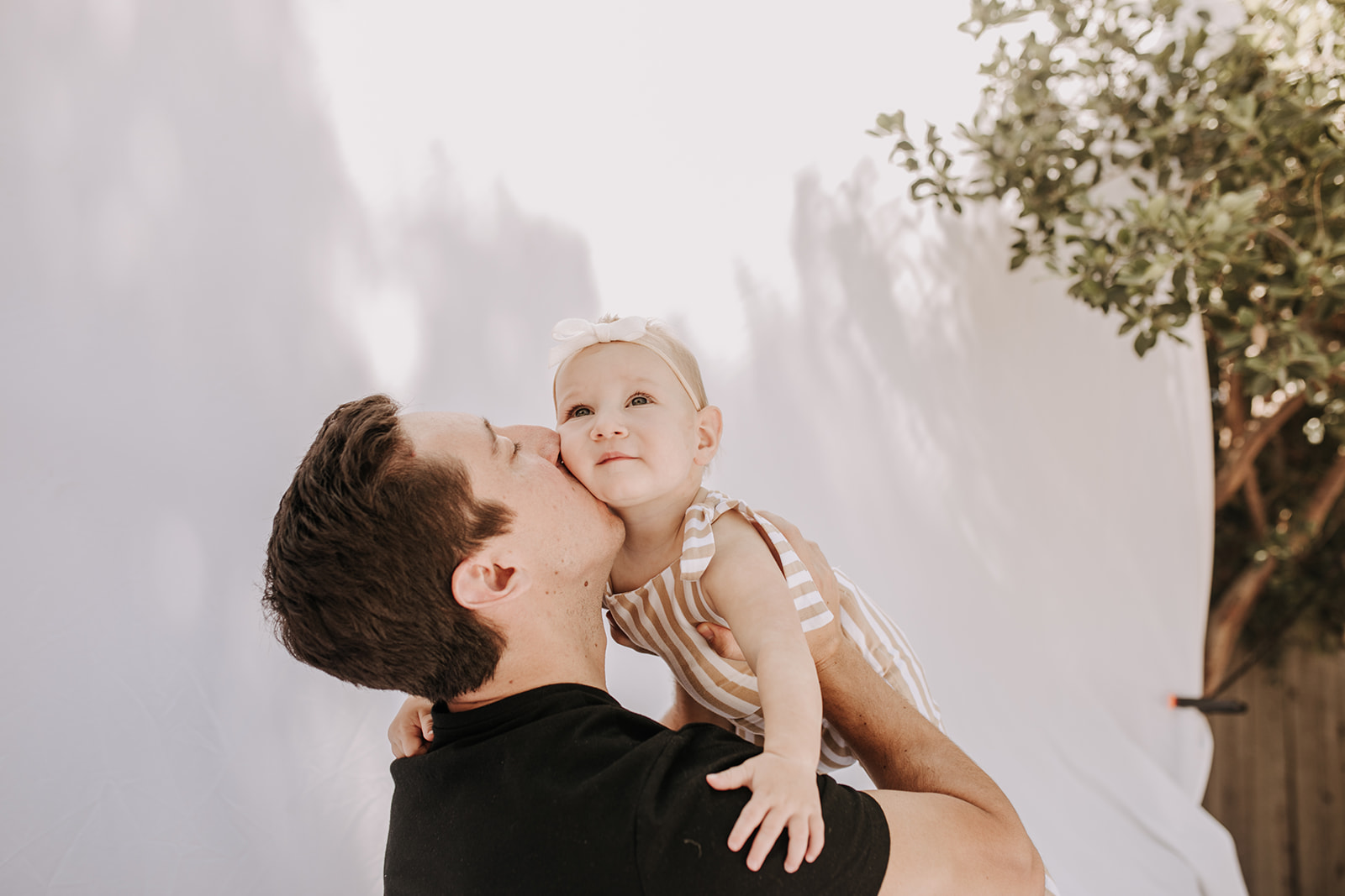 outdoor family photos San Diego family photographer candid family photos mom and dad and baby backyard mini session white backdrop photography