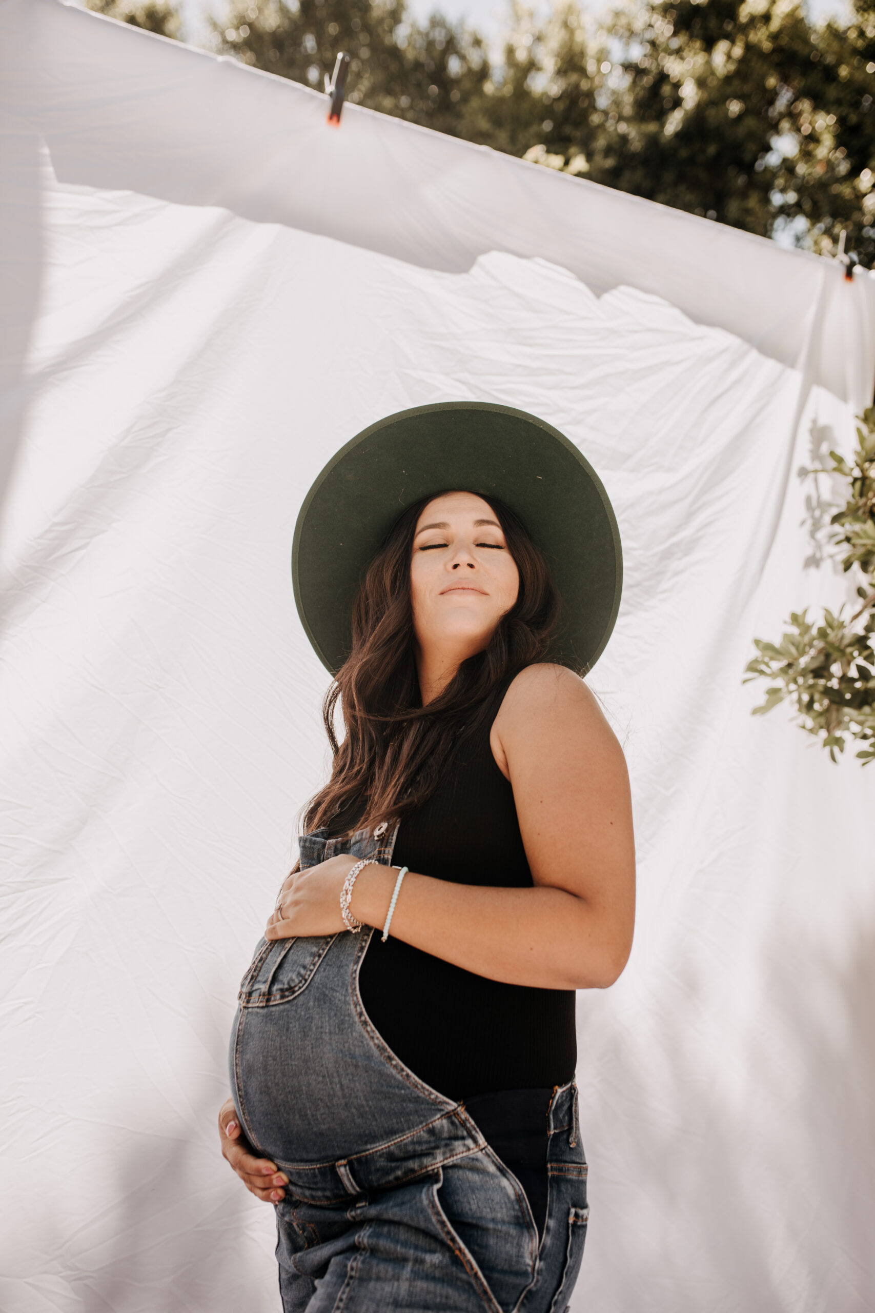 backyard mini session family photos white backdrop outdoor motherhood maternity san diego family photographer