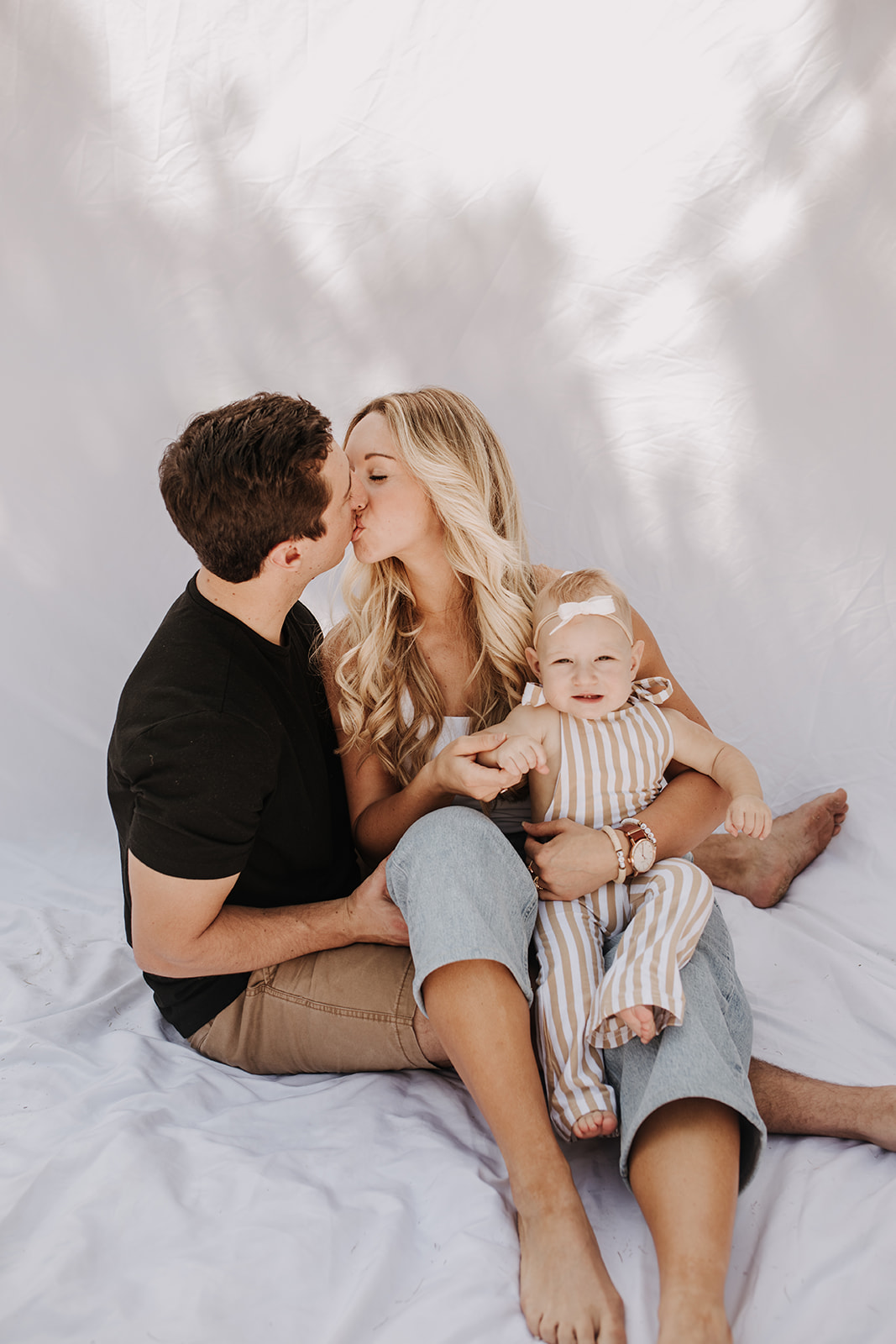 outdoor family photos San Diego family photographer candid family photos mom and dad and baby backyard mini session white backdrop photography