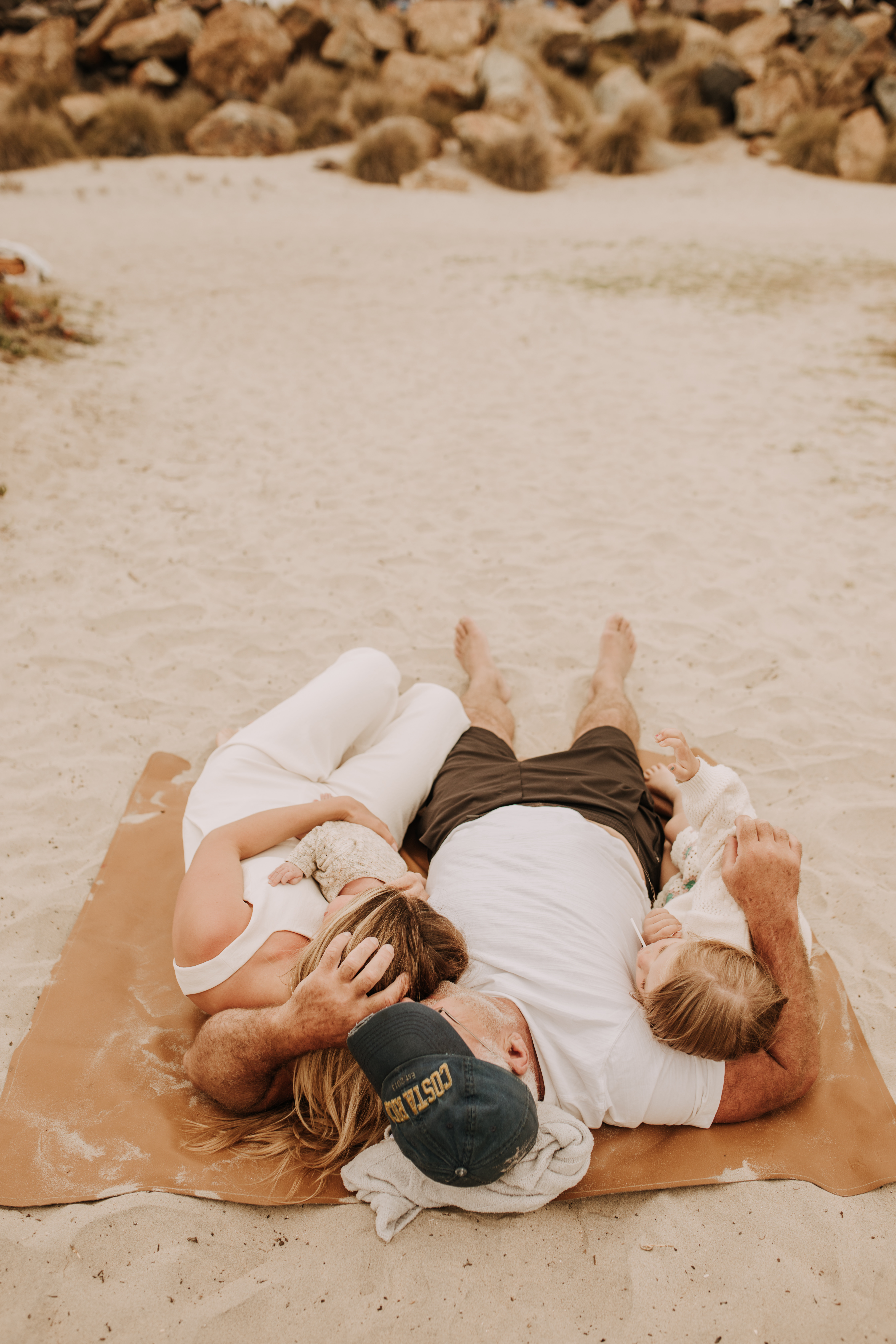 warm toned neutral color outdoor family photos beach day family photos newborn photos infant family cloudy day san digo family photographer Sabrina Kinsella 