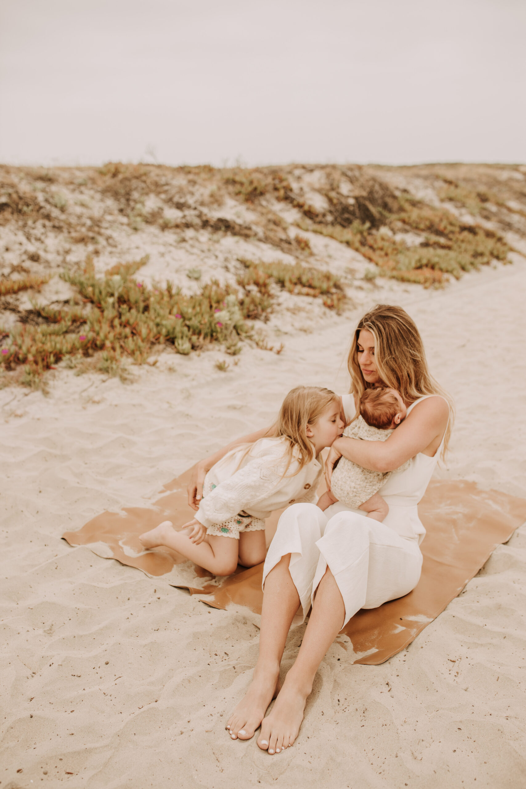 warm toned neutral color outdoor family photos beach day family photos newborn photos infant family cloudy day san digo family photographer Sabrina Kinsella