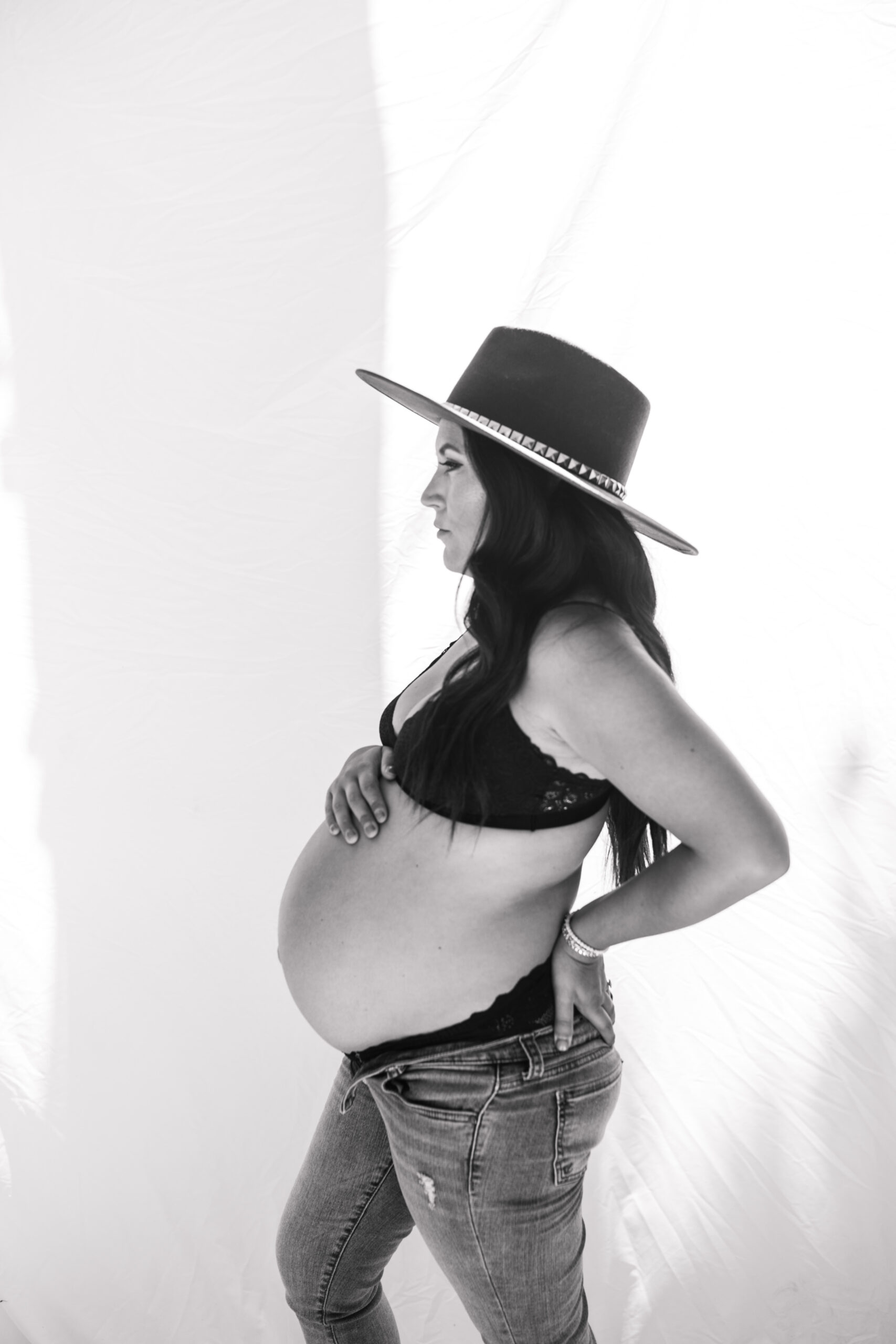 backyard mini session family photos white backdrop outdoor motherhood maternity san diego family photographer