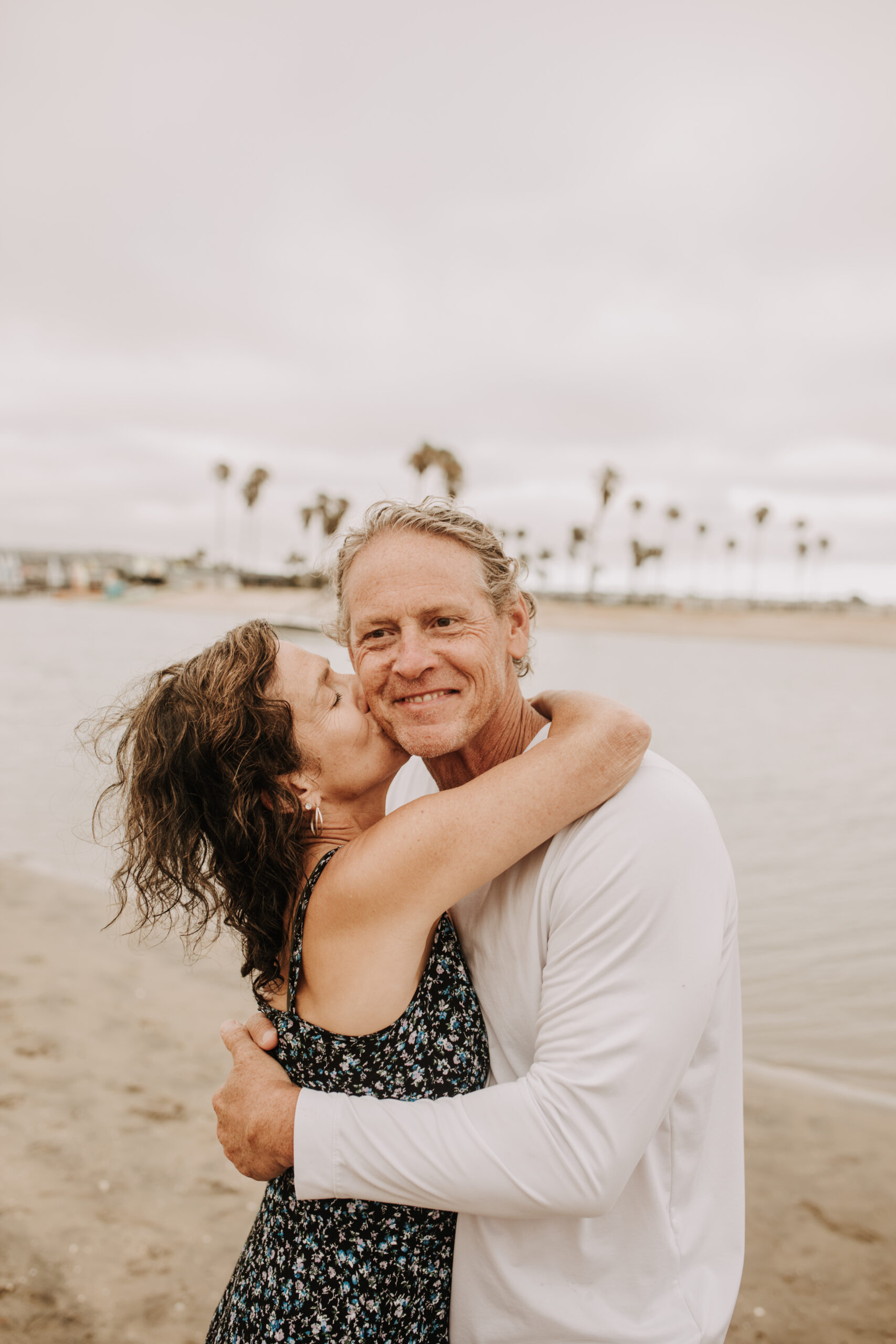 large family beach session family photos on the beach cloudy day big family great grand children San Diego family photographer