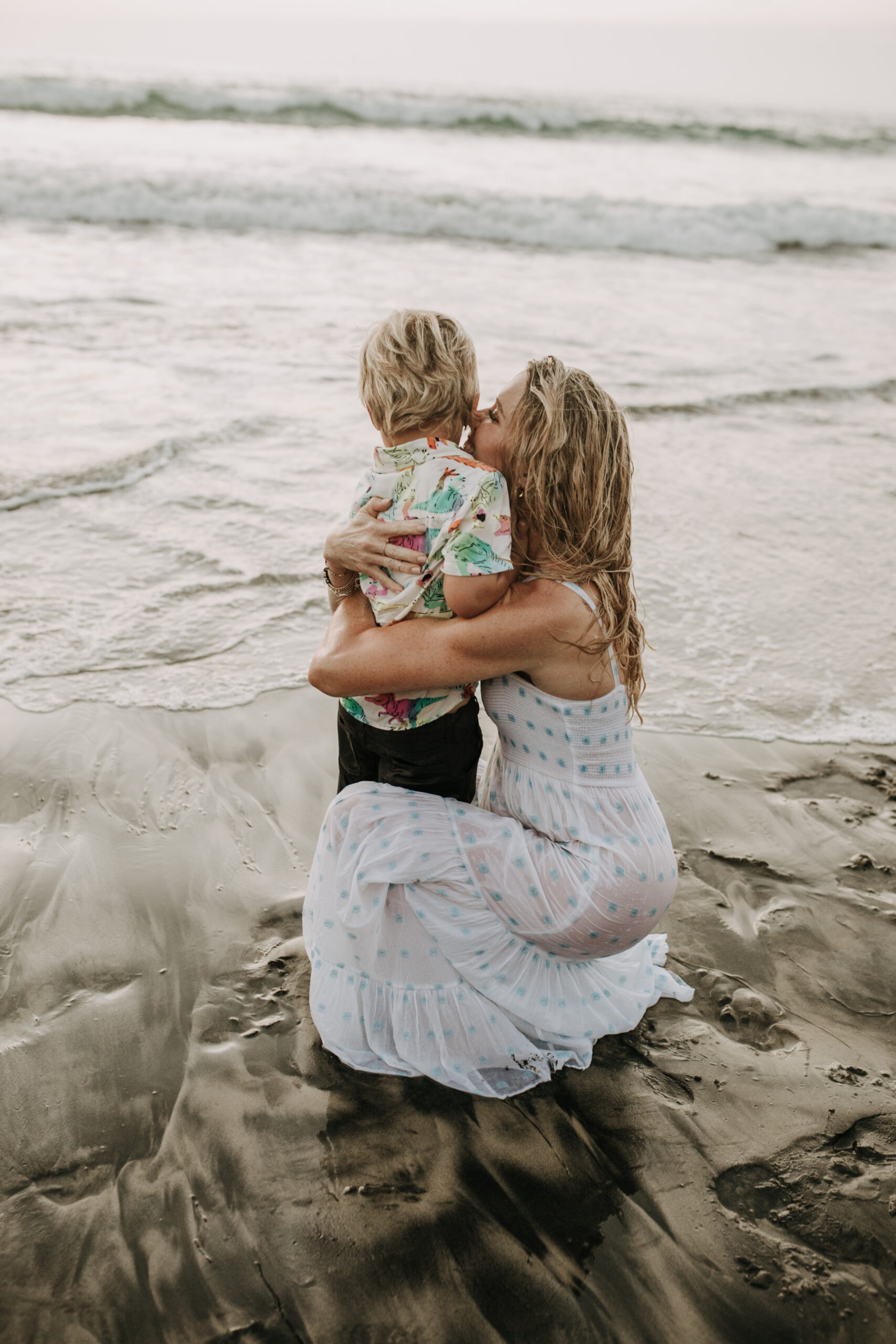 Family photos on the beach cool blue toned family photos San Diego photography family of four candid family moments family love beach family photos San Diego family photographer Sabrinalynnphoto