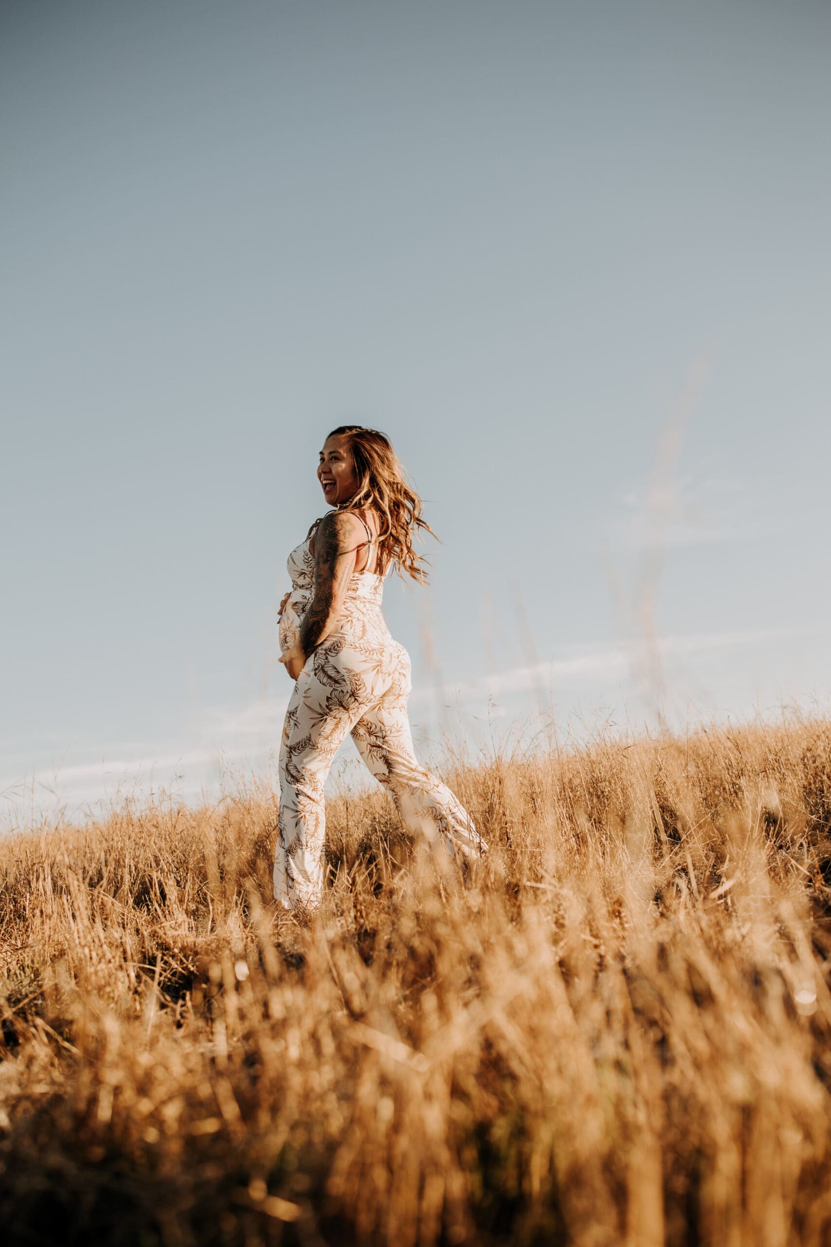 warm outdoor sunrise maternity photos San Diego brown tones backdrop pregnancy San Diego family photographer Sabrina kinsella