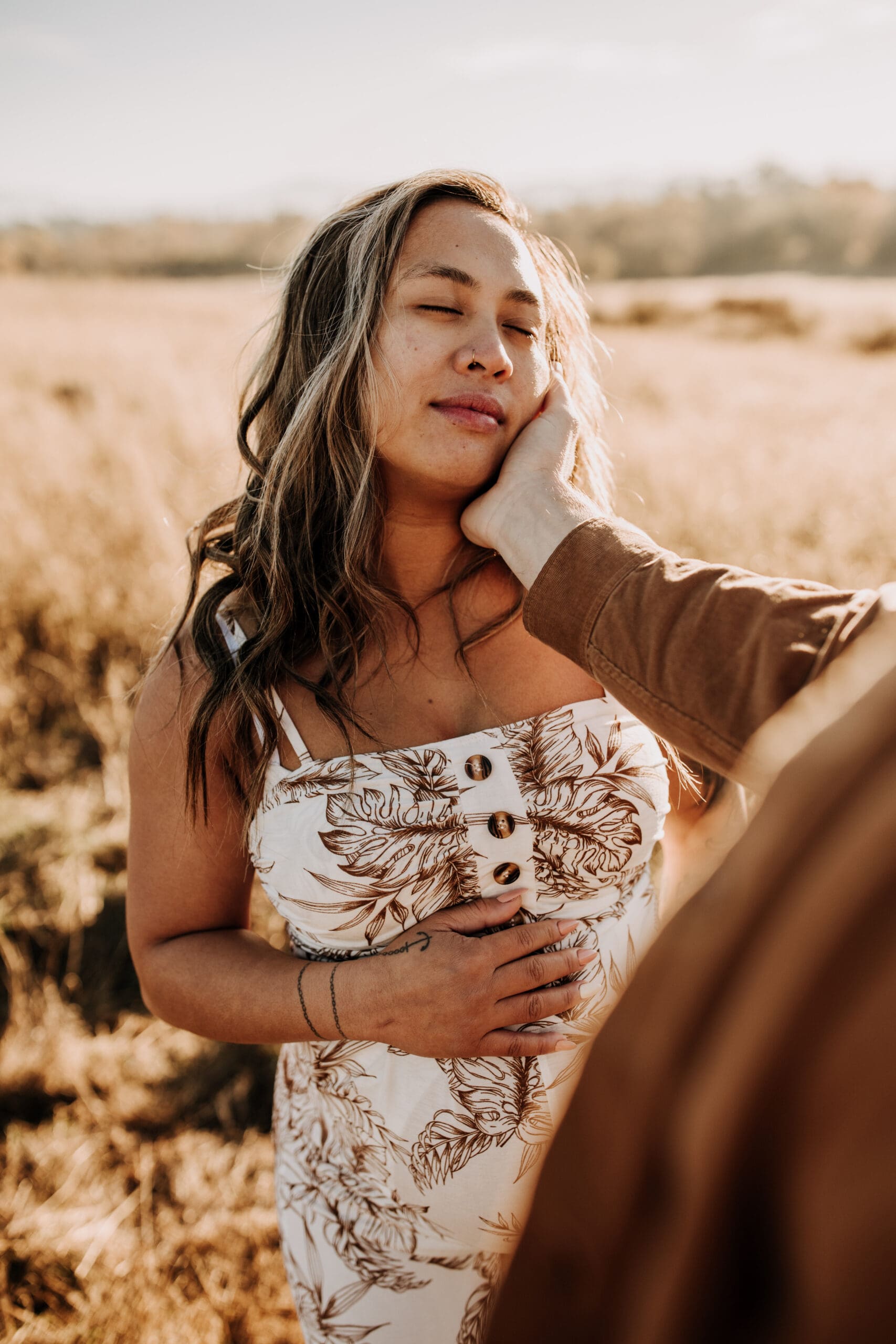 warm outdoor sunrise maternity photos San Diego brown tones backdrop pregnancy San Diego family photographer Sabrina kinsella