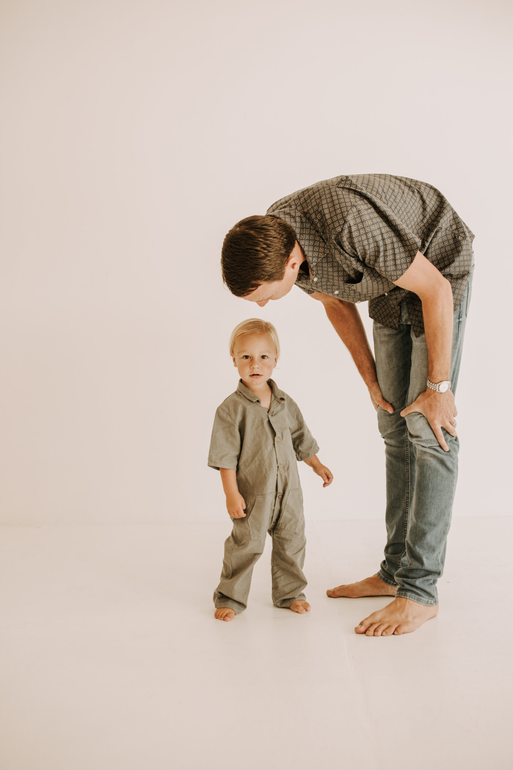 studio indoor family session warm neutrals modern themed family photos candid family photos in studio San Diego family photographer Sabrina kinsella sabrinalynnphoto