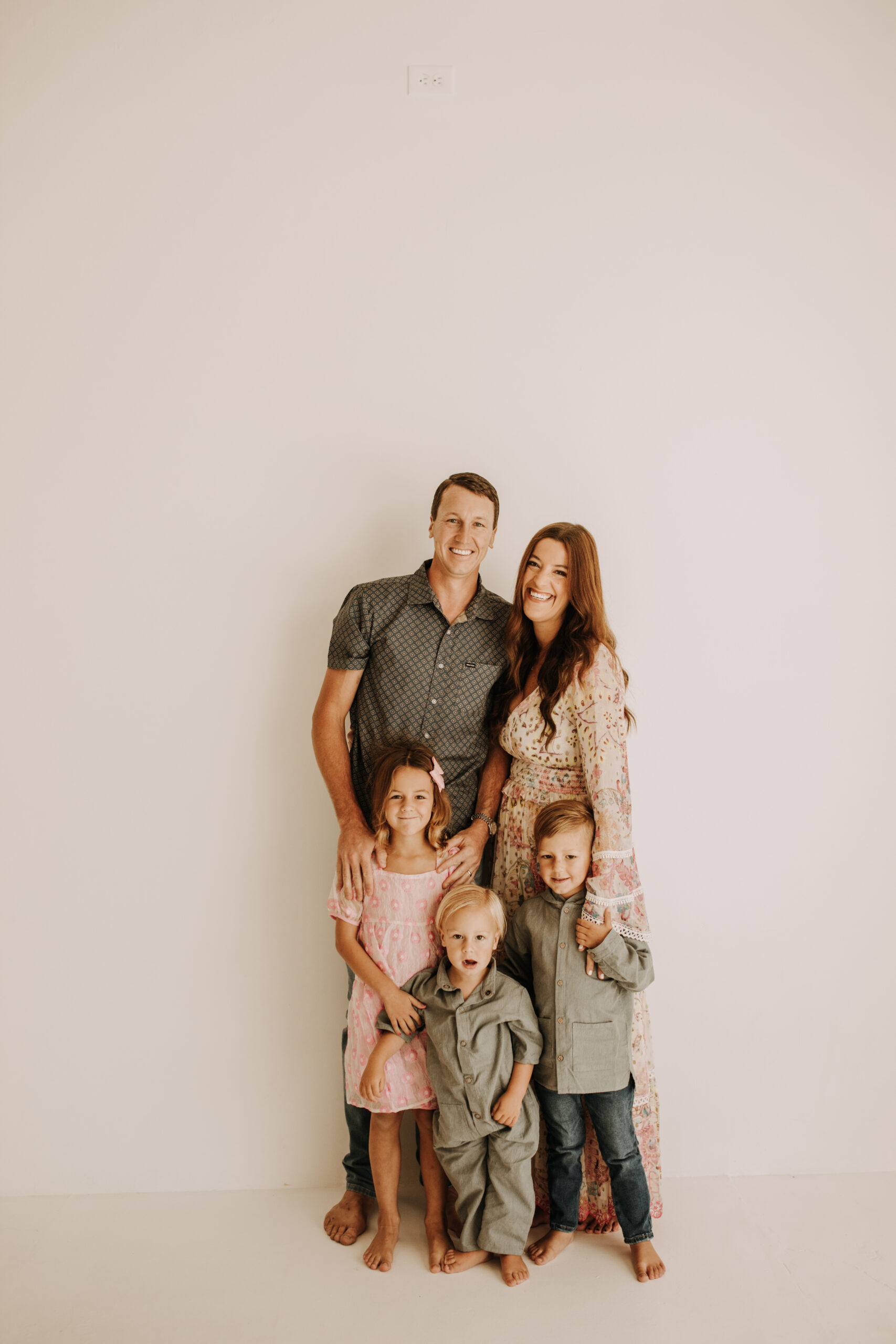 studio indoor family session warm neutrals modern themed family photos candid family photos in studio San Diego family photographer Sabrina kinsella sabrinalynnphoto