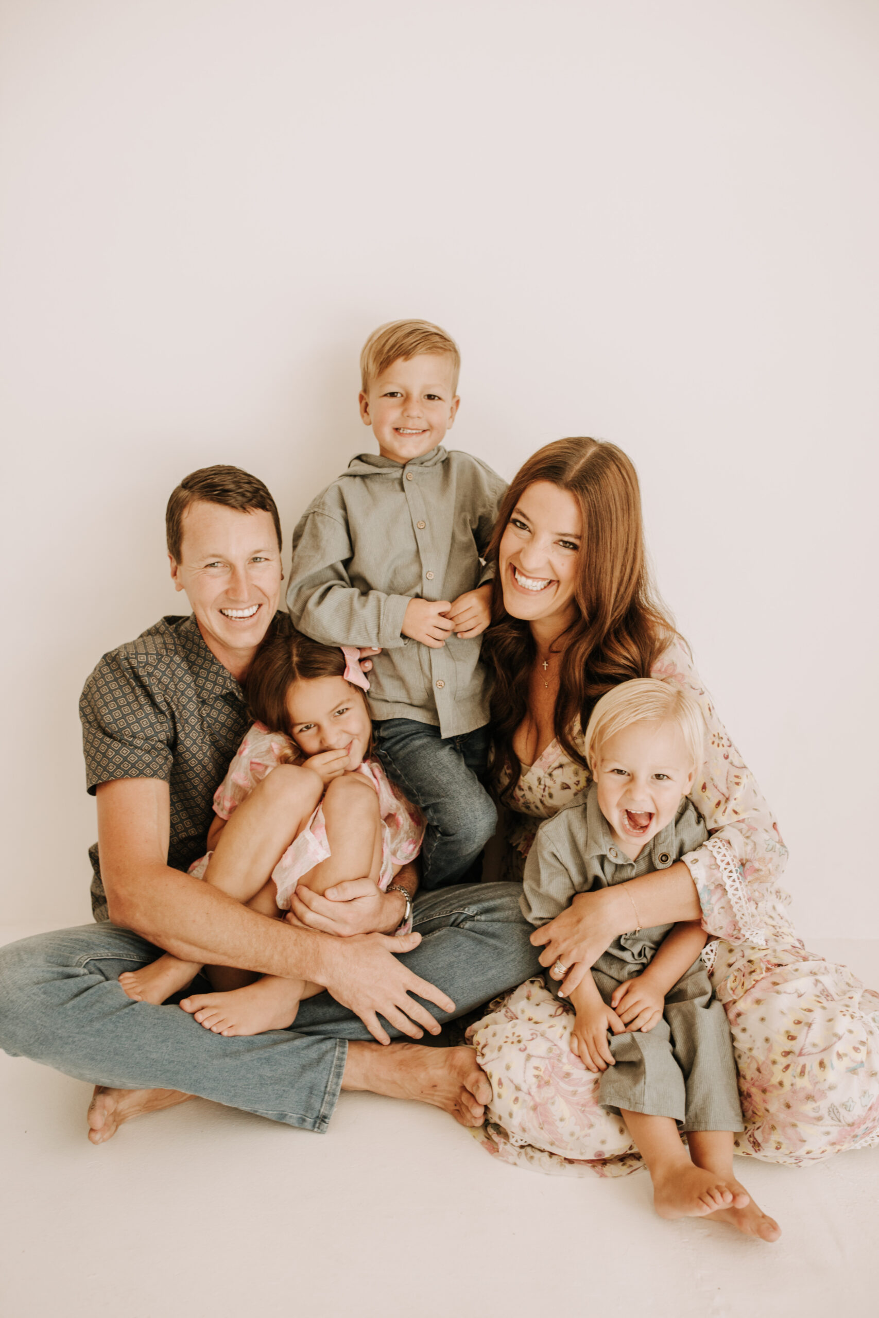 studio indoor family session warm neutrals modern themed family photos candid family photos in studio San Diego family photographer Sabrina kinsella sabrinalynnphoto