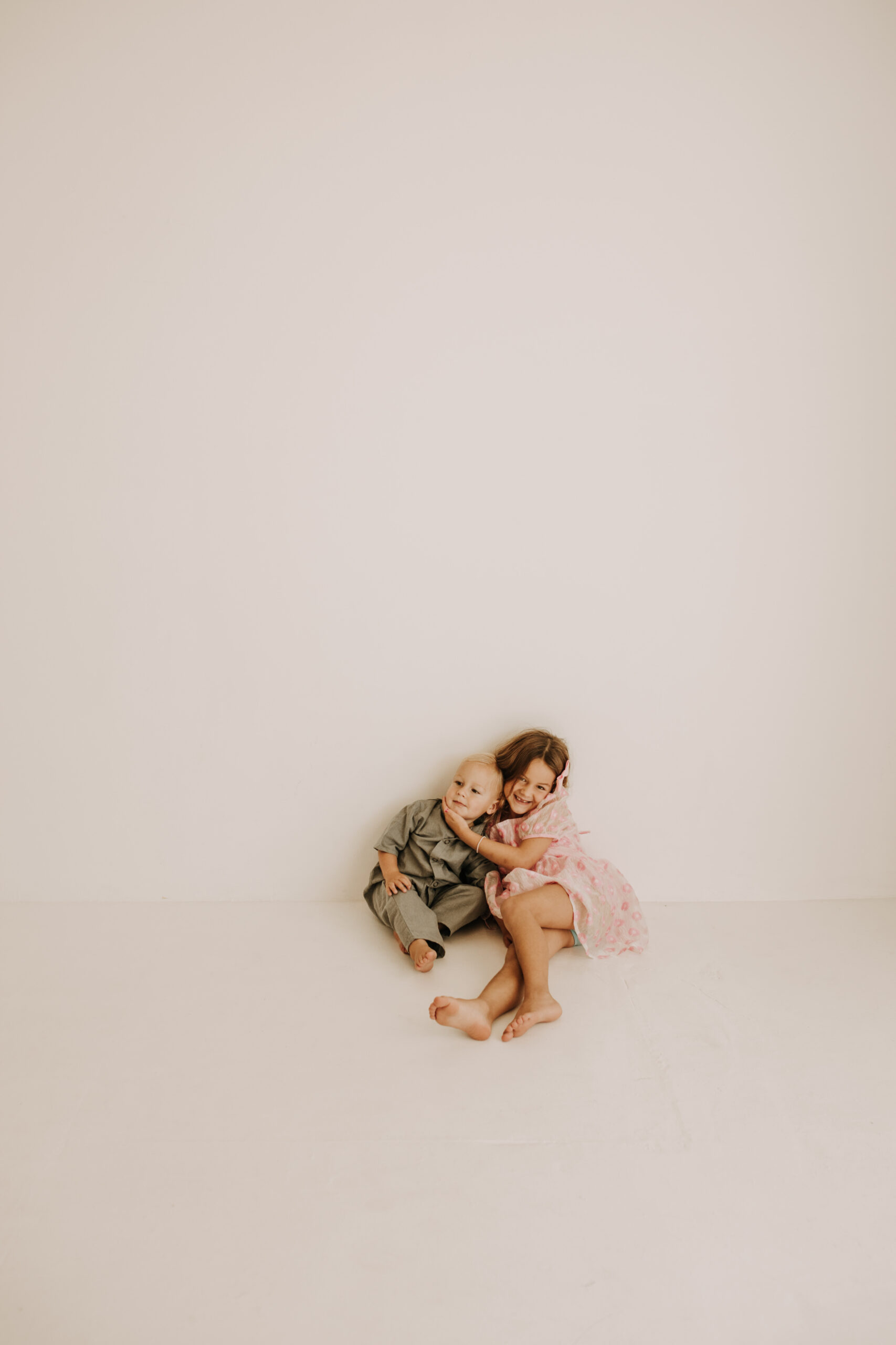 studio indoor family session warm neutrals modern themed family photos candid family photos in studio San Diego family photographer Sabrina kinsella sabrinalynnphoto